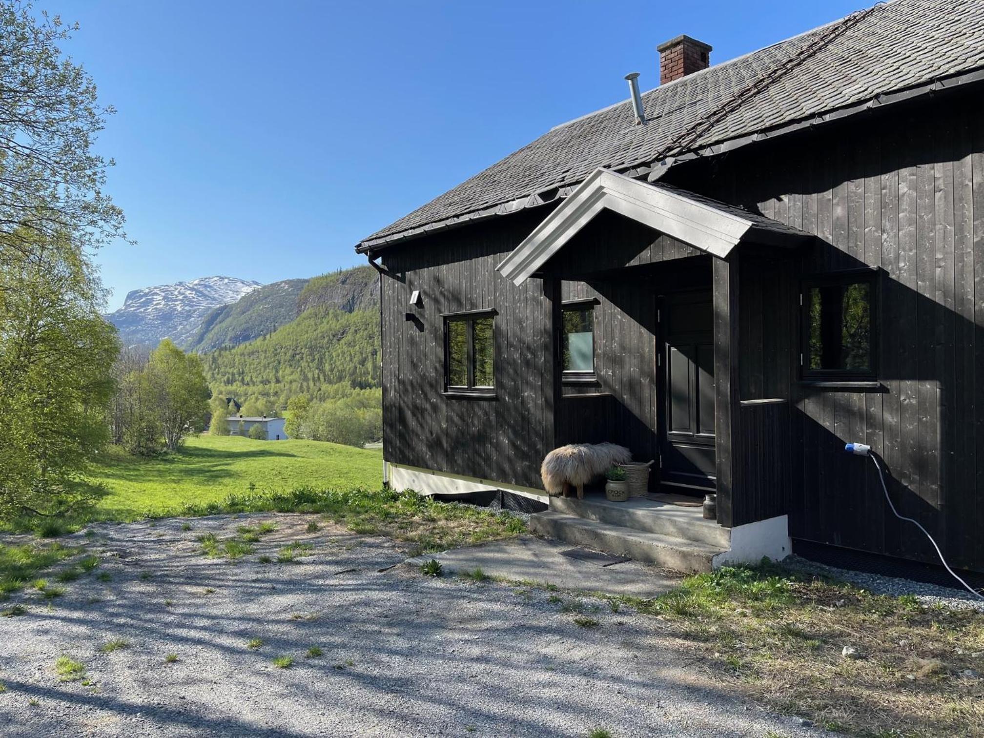 Naturskjønt og sentralt, flott beliggende stor hytte view 2