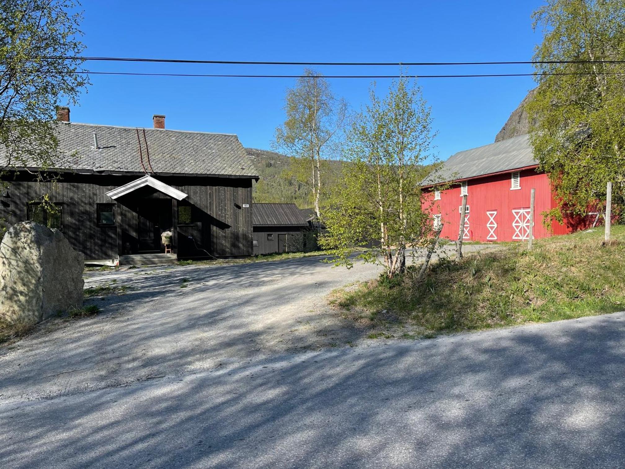 Naturskjønt og sentralt, flott beliggende stor hytte view 5