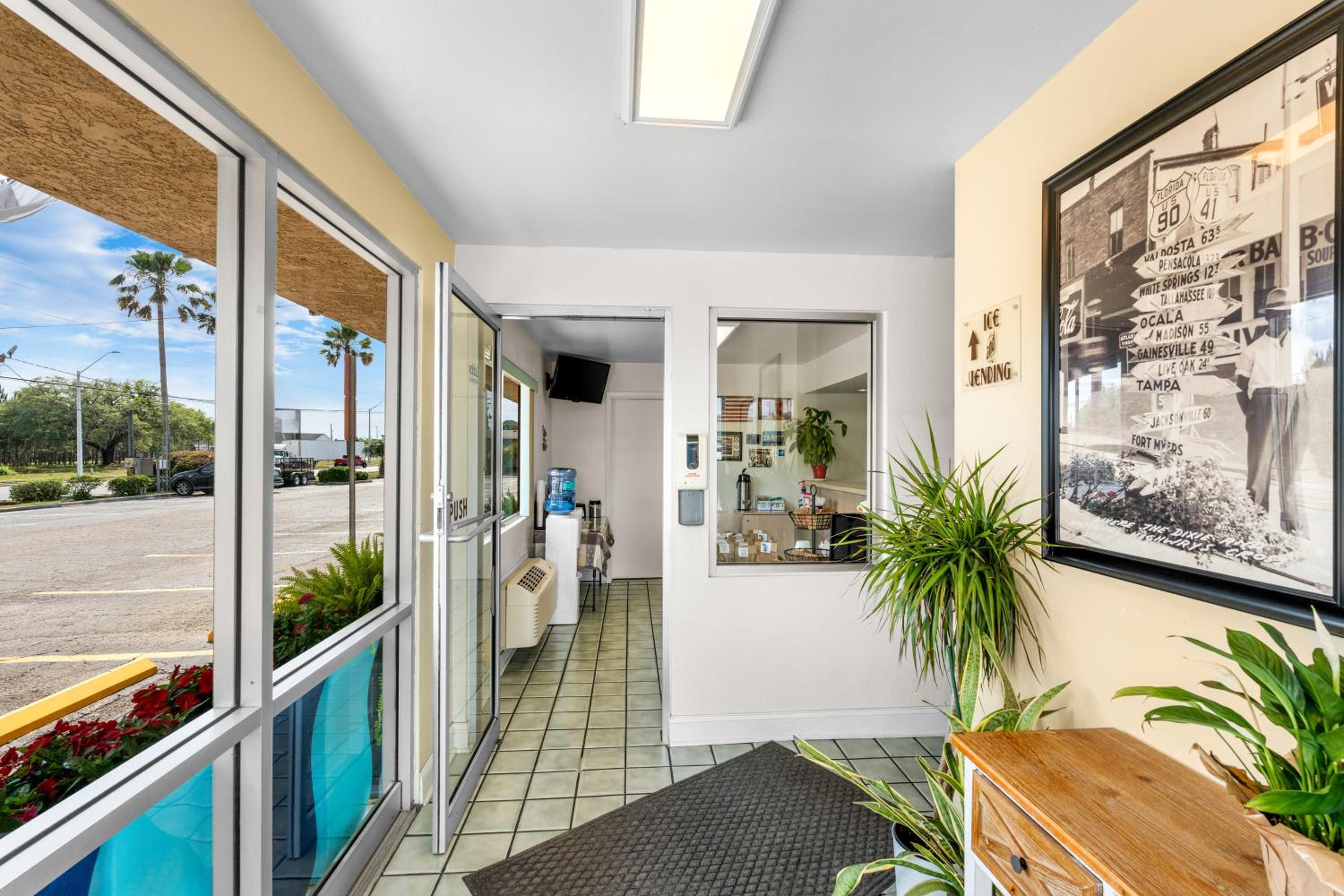 Lake City Vacations - Americas Best Value Inn - Lake City - Property Image 1