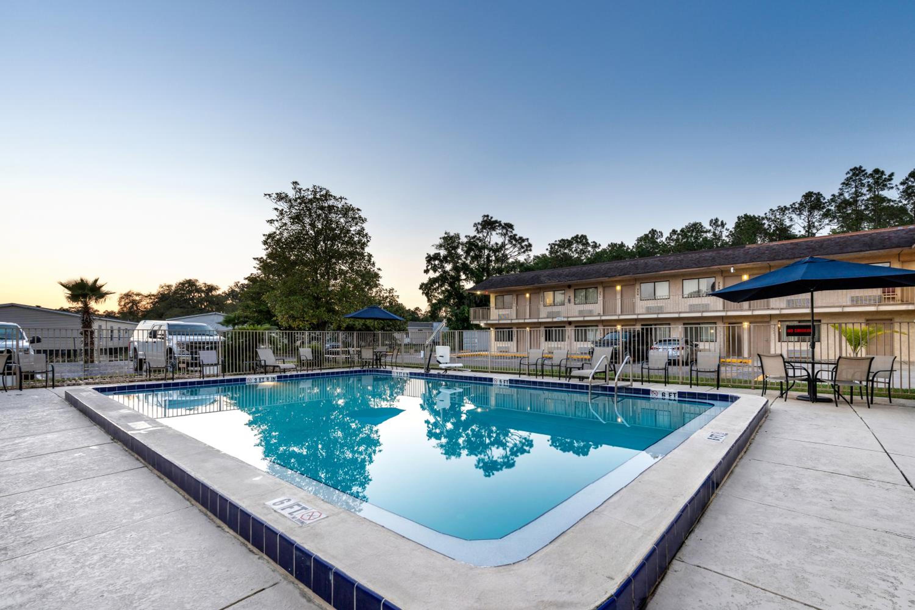 Lake City Vacations - Americas Best Value Inn - Lake City - Property Image 1