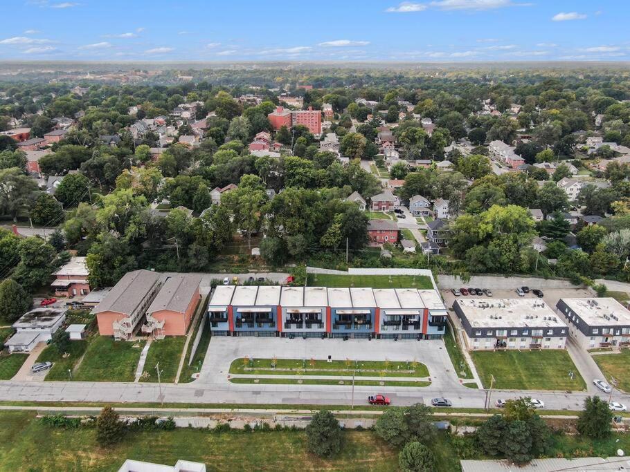 Midtown Luxury - 2 Master Suites - Near UNMC view 3