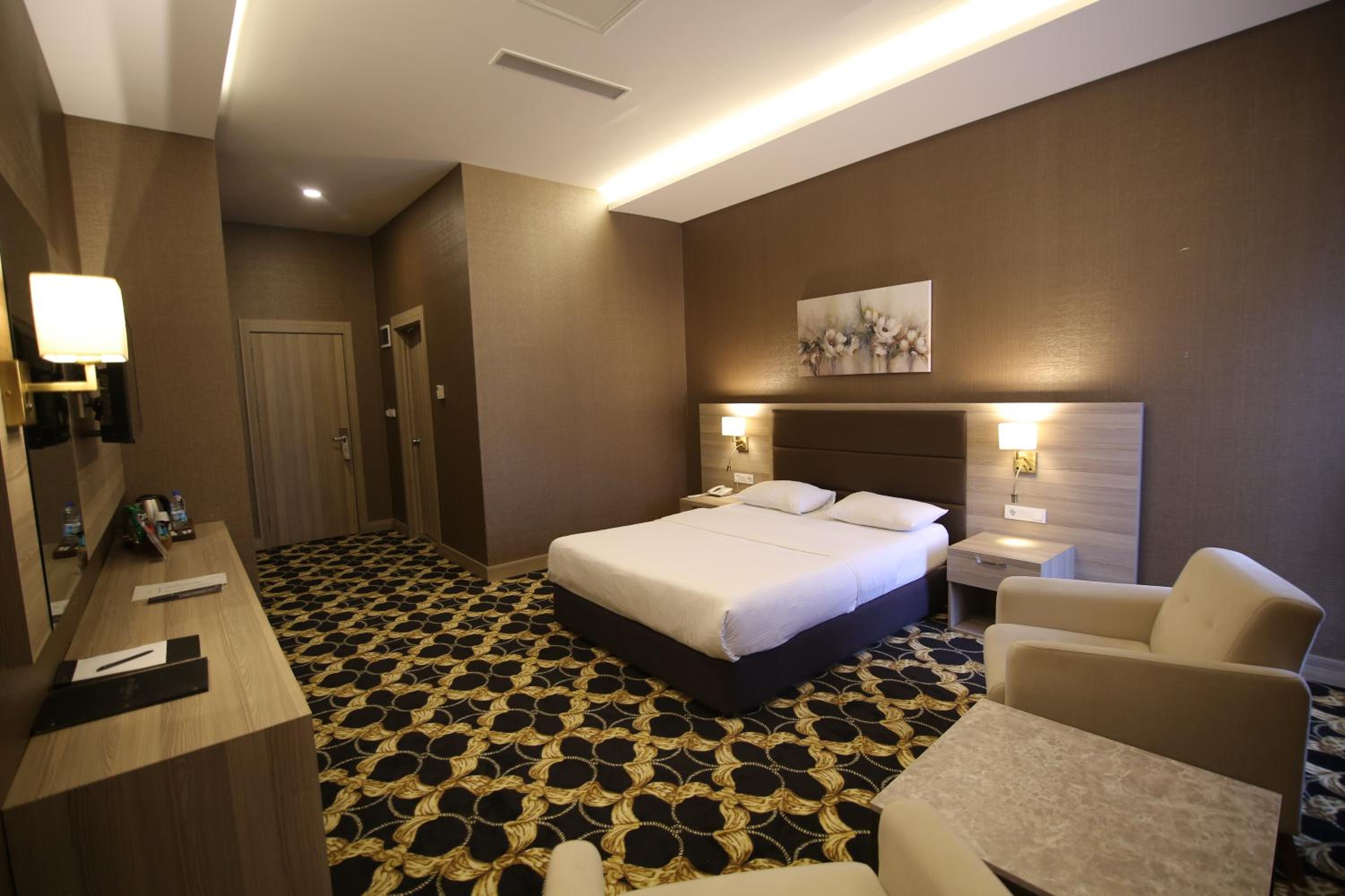 Hotel Excellence Inn - Image 5