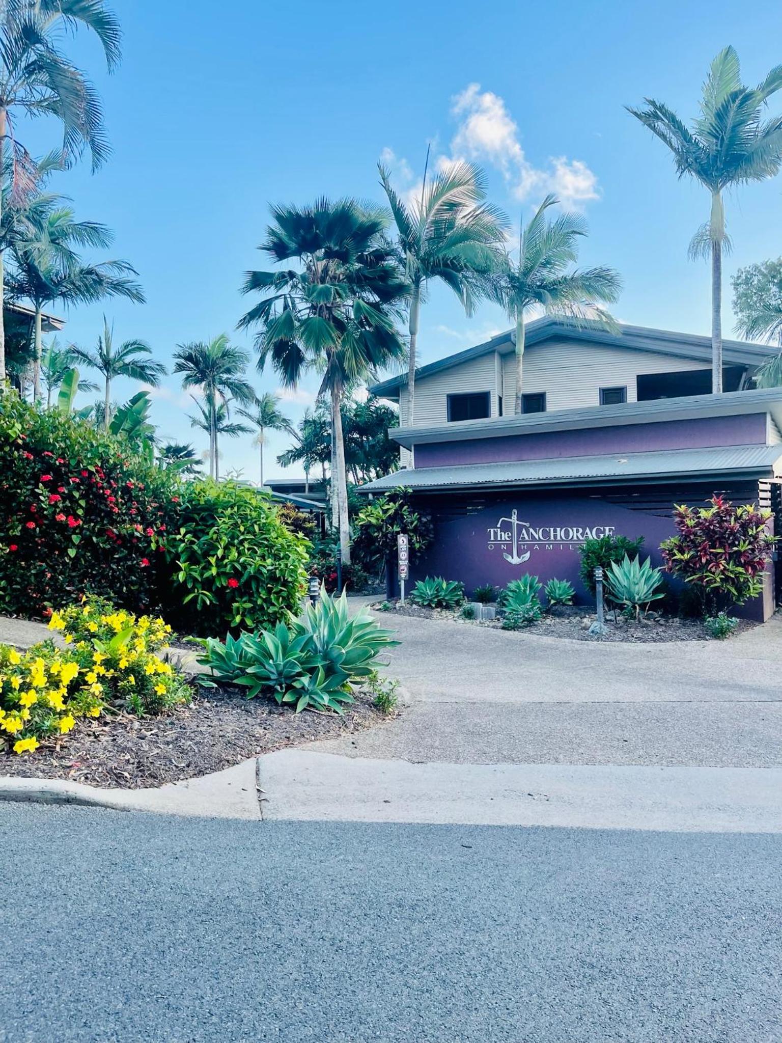 Hotel Ocean View Island 2-bedroom Townhouse Buggy Valet service extra Queen air bed - Image 1