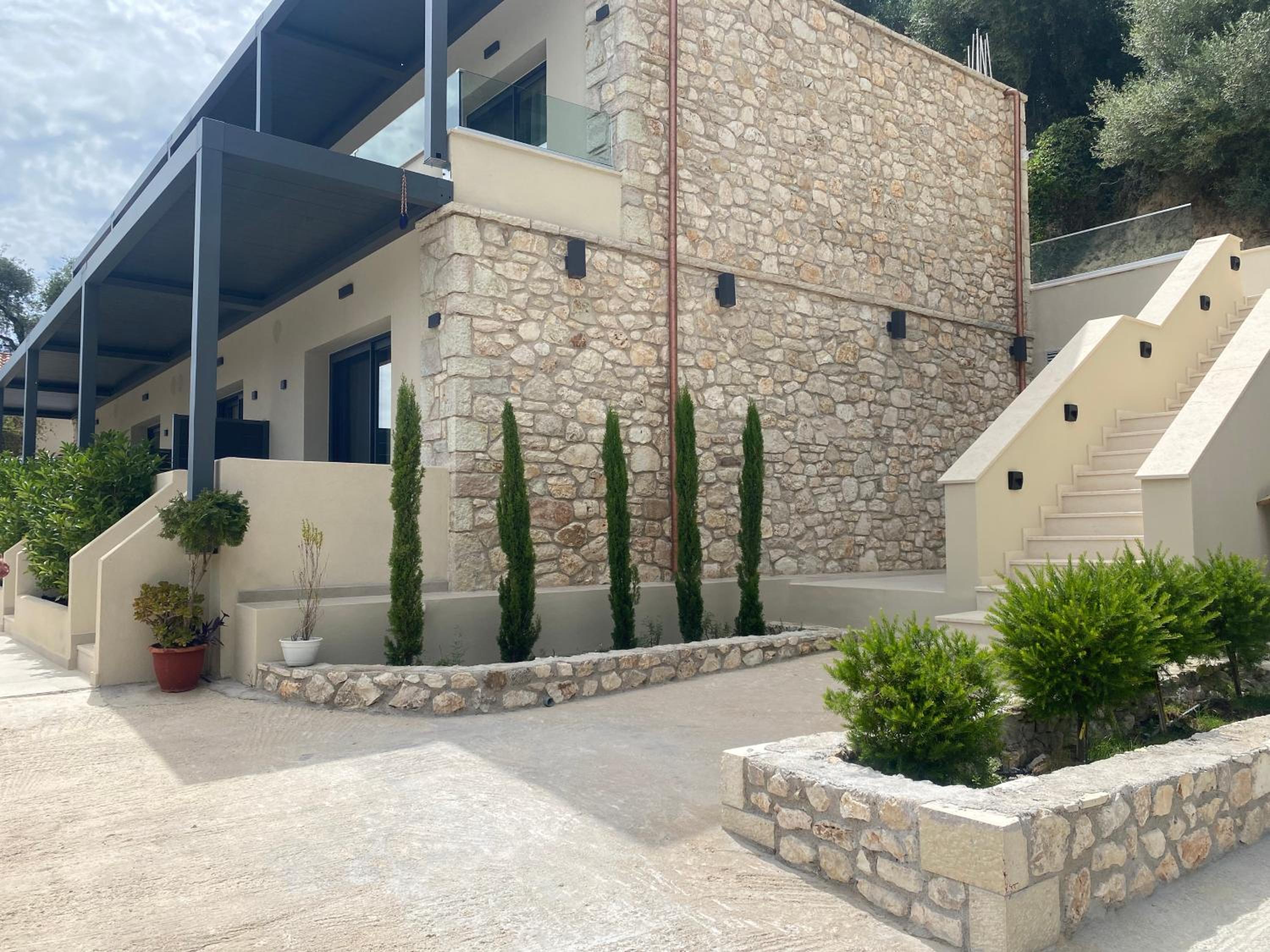 Tramonto Maisonettes & Suites view 4