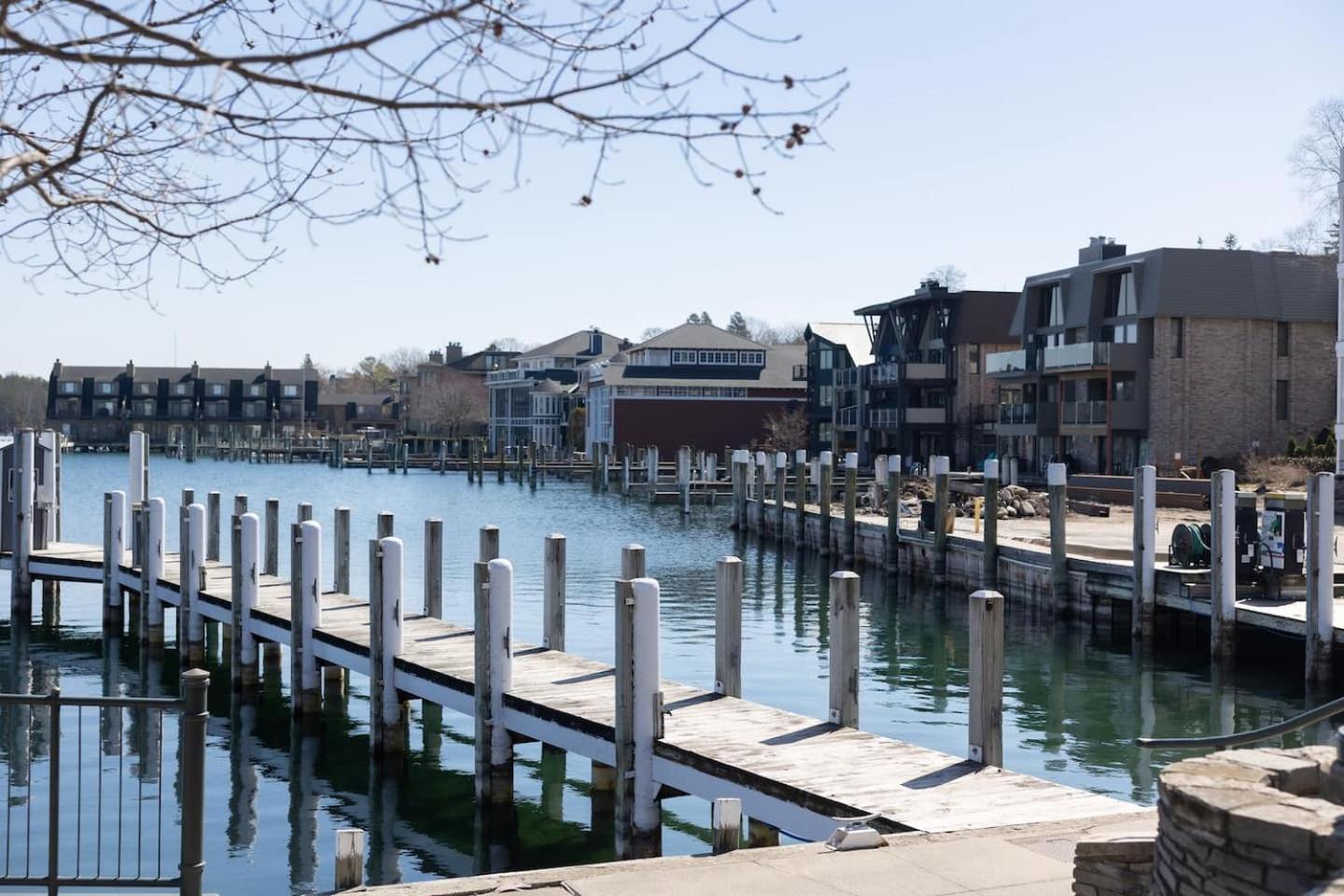 Hotel The Villager Loft - Lake View W Dining Perks! - Image 1