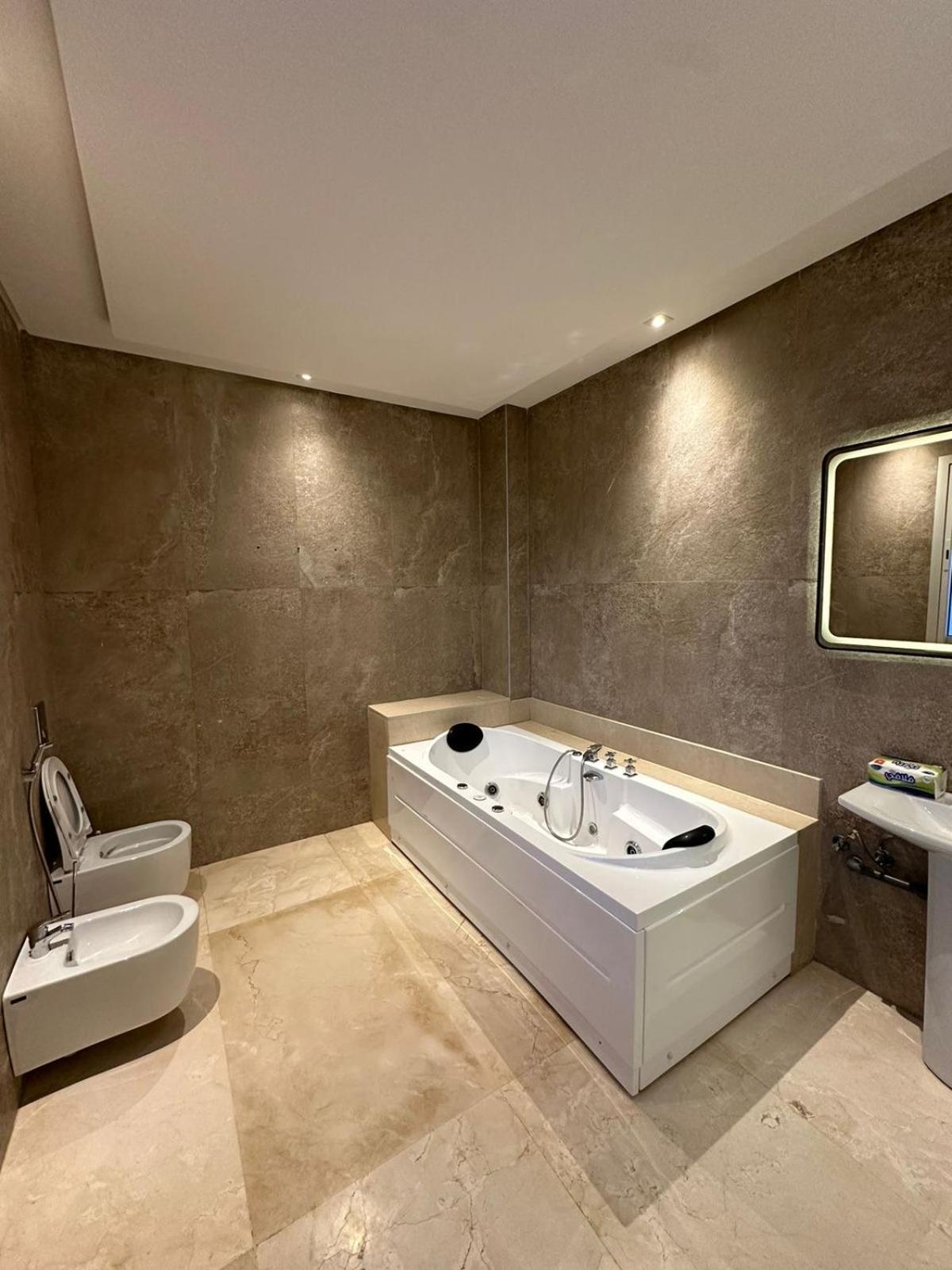 Villa Marrakech, 15 min from center, Disco, Hammam