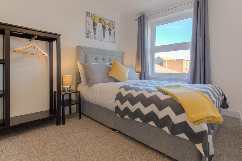 Yard - Cosy 1 bed studio Apartment - PARKING AVAILABLE view 3