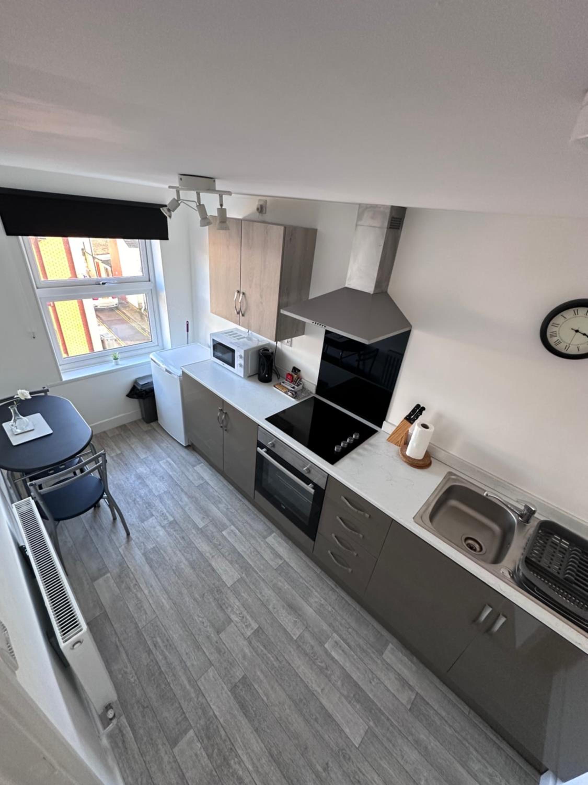 Yard - Cosy 1 bed studio Apartment - PARKING AVAILABLE view 5