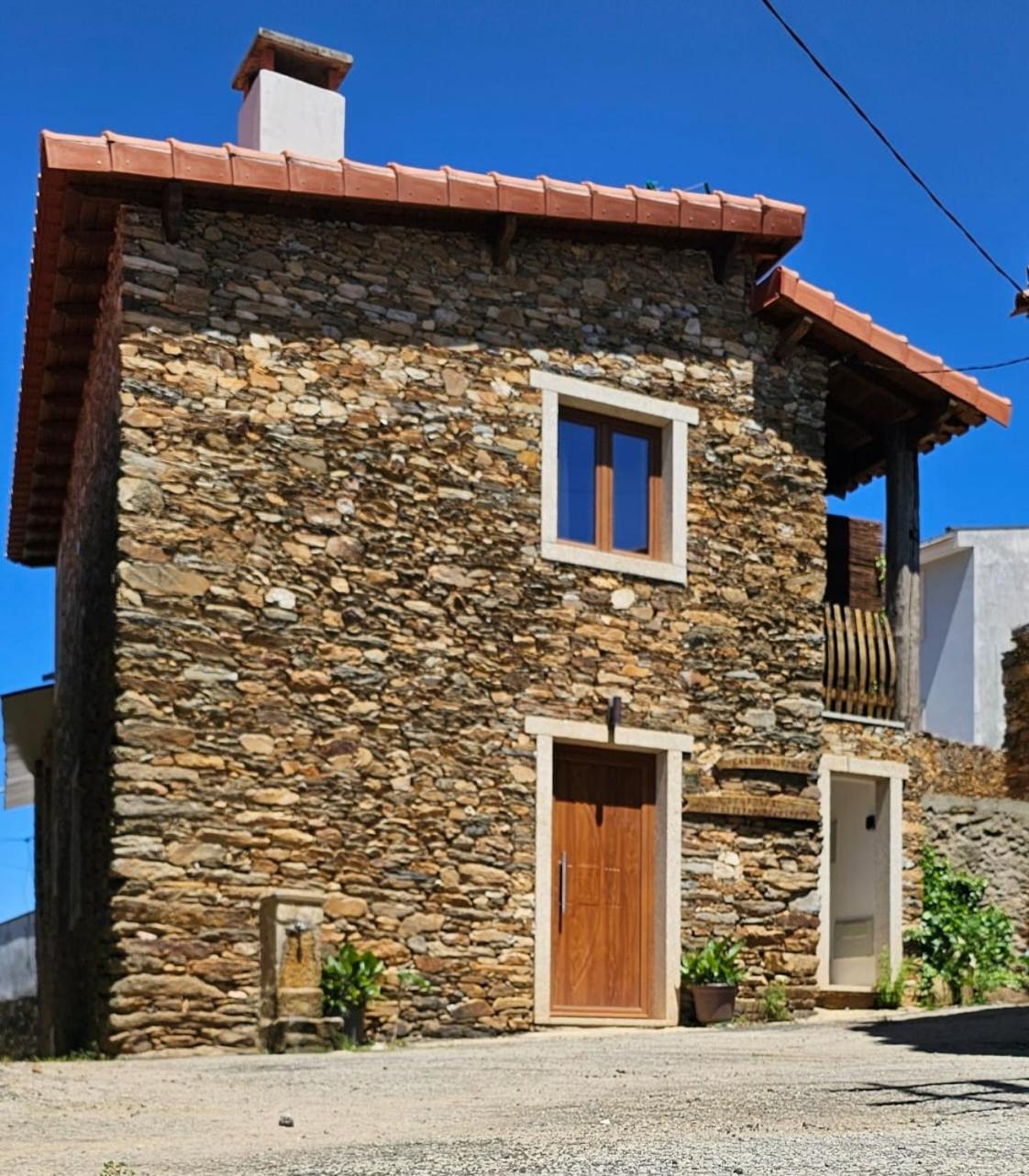 Casinha da Fonte view 2