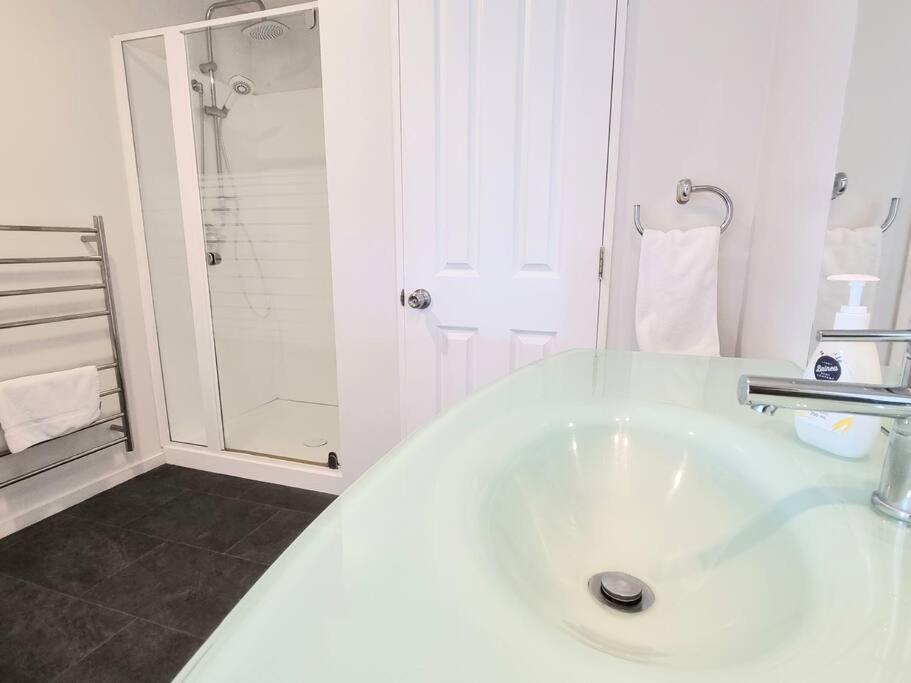 4BRM Family house in Cashmere -sleeps 7 view 3