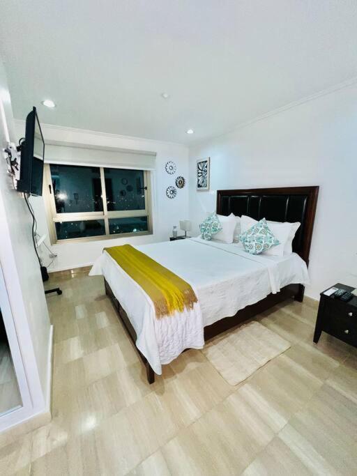 Spectacular Condominium between the city and the sea