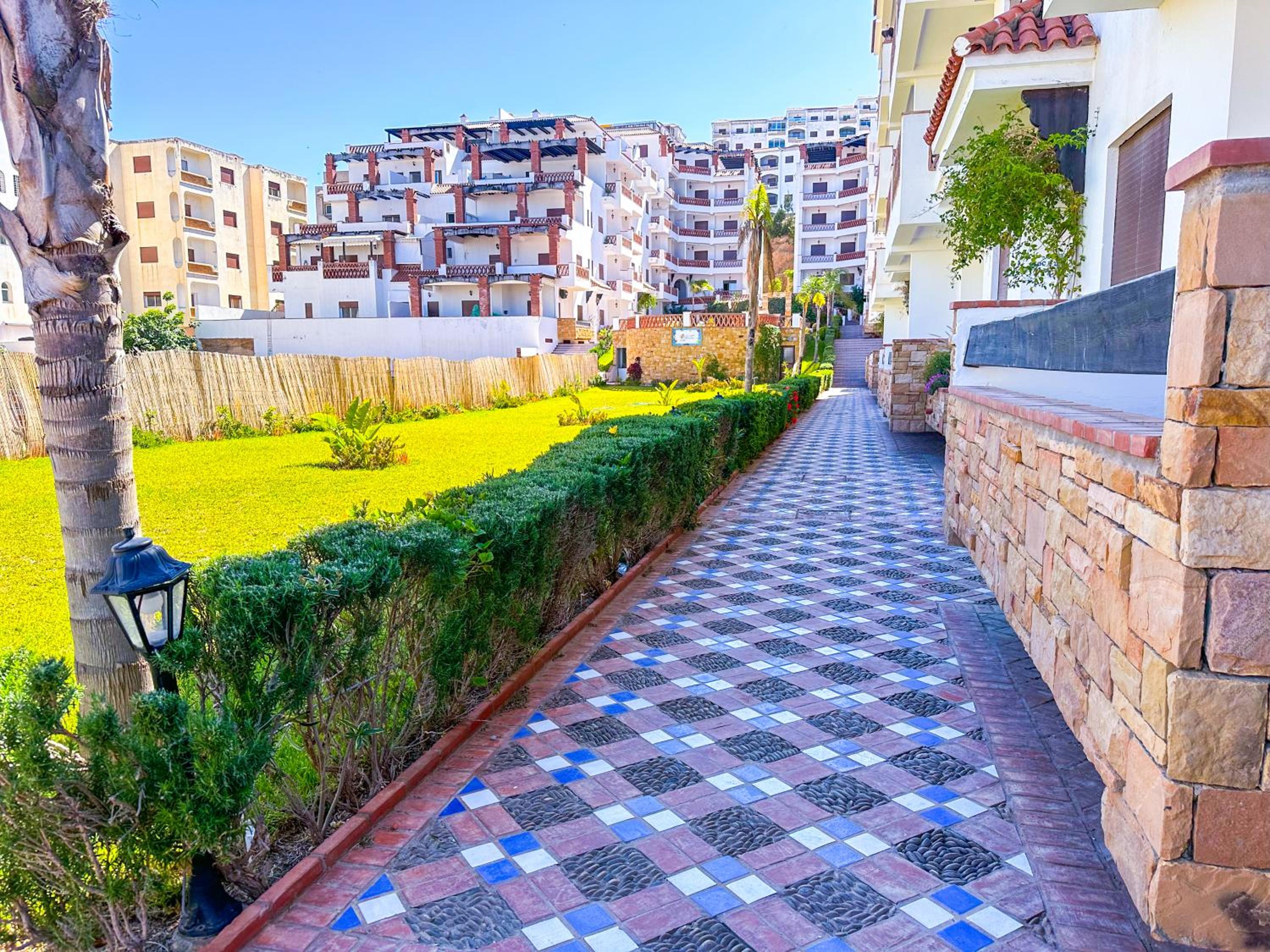 Spacious, swimming pool & proximity to sea view 2