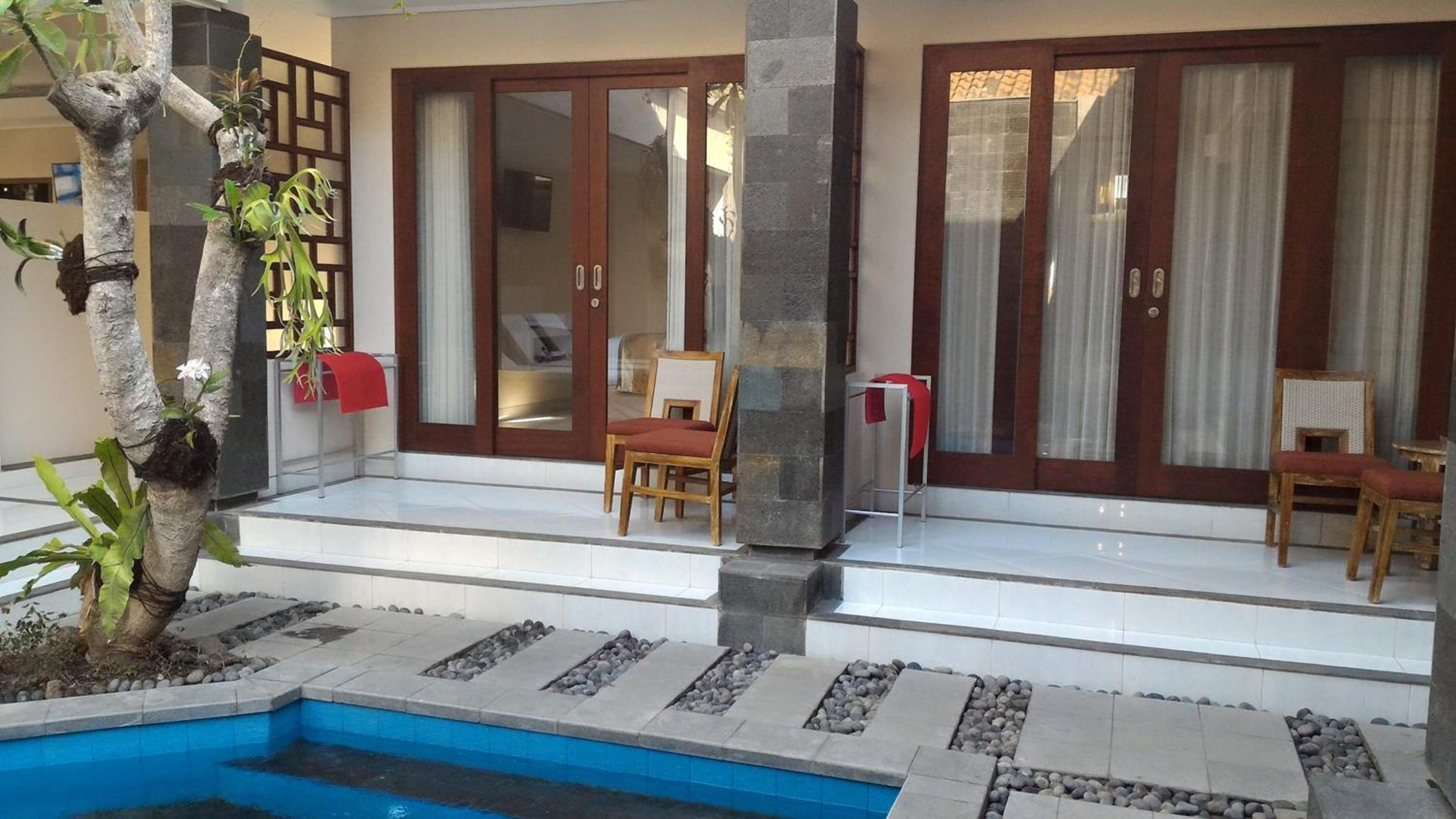 Hotel Nyaman Guest House - Image 1