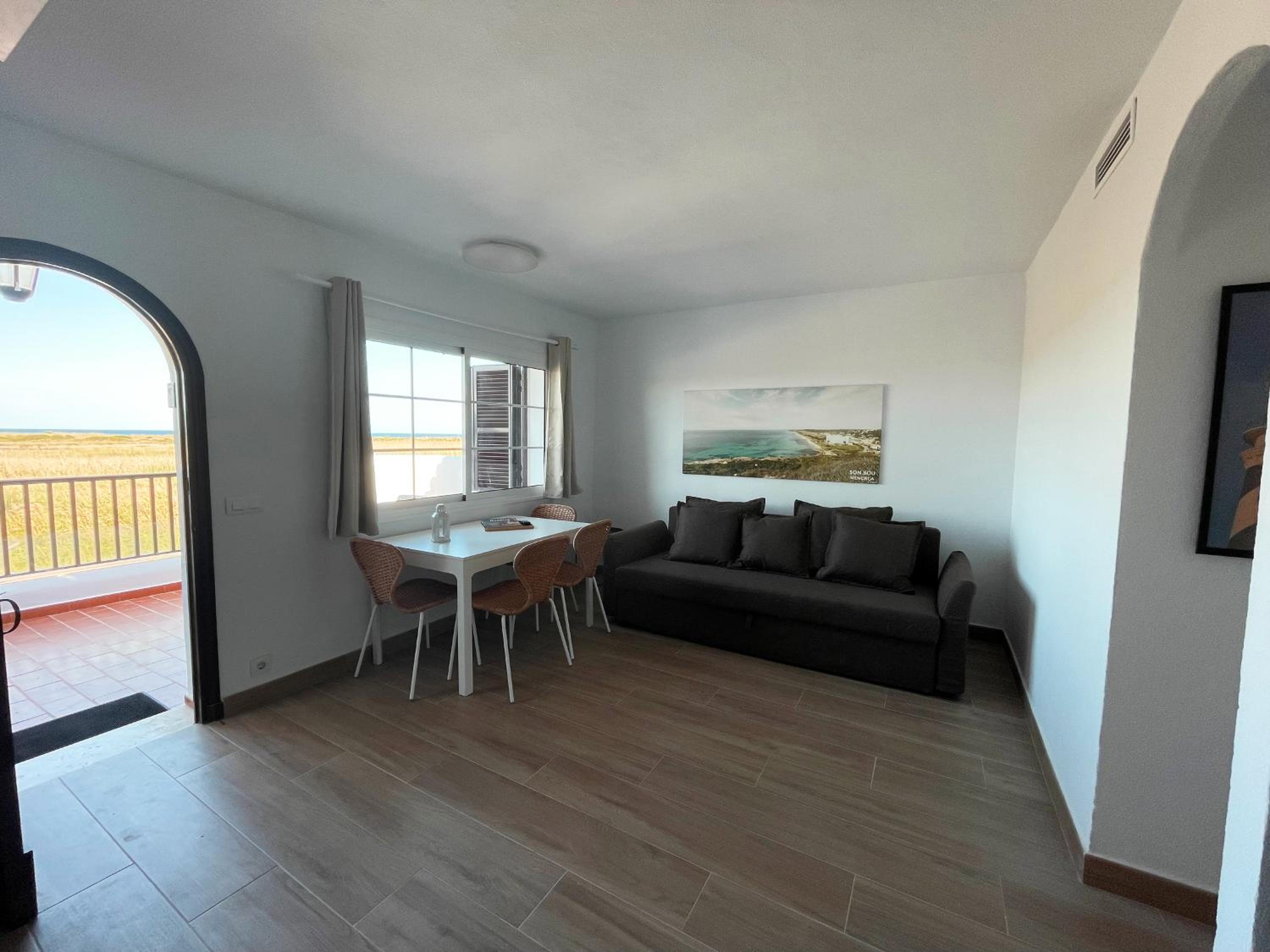 Apartamento Trini en Son Bou, frente al mar, perfecto para vacaciones view 3