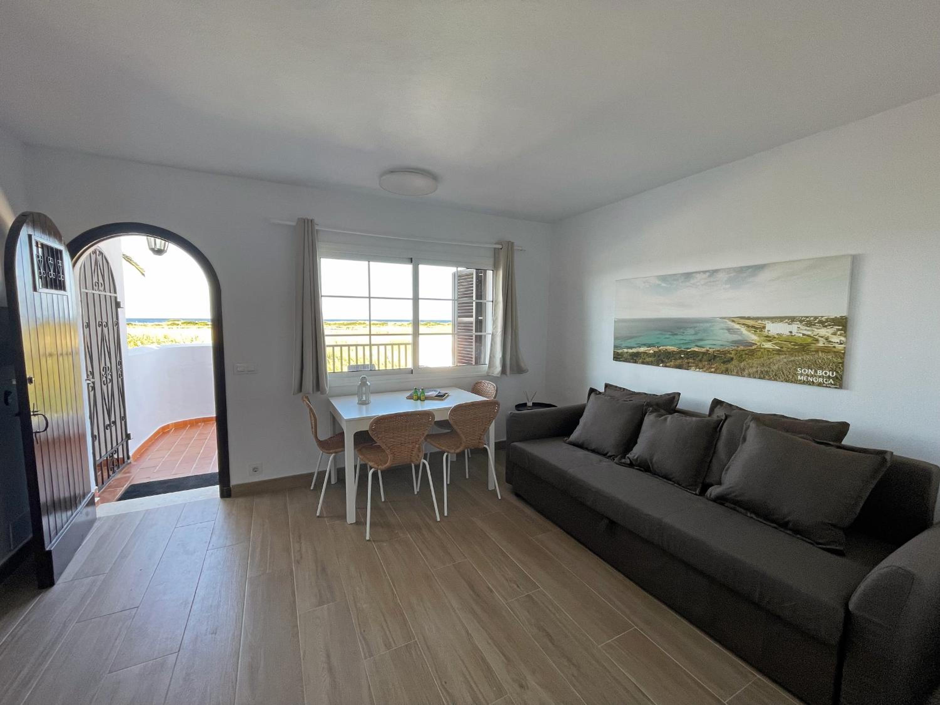 Apartamento Trini en Son Bou, frente al mar, perfecto para vacaciones view 5