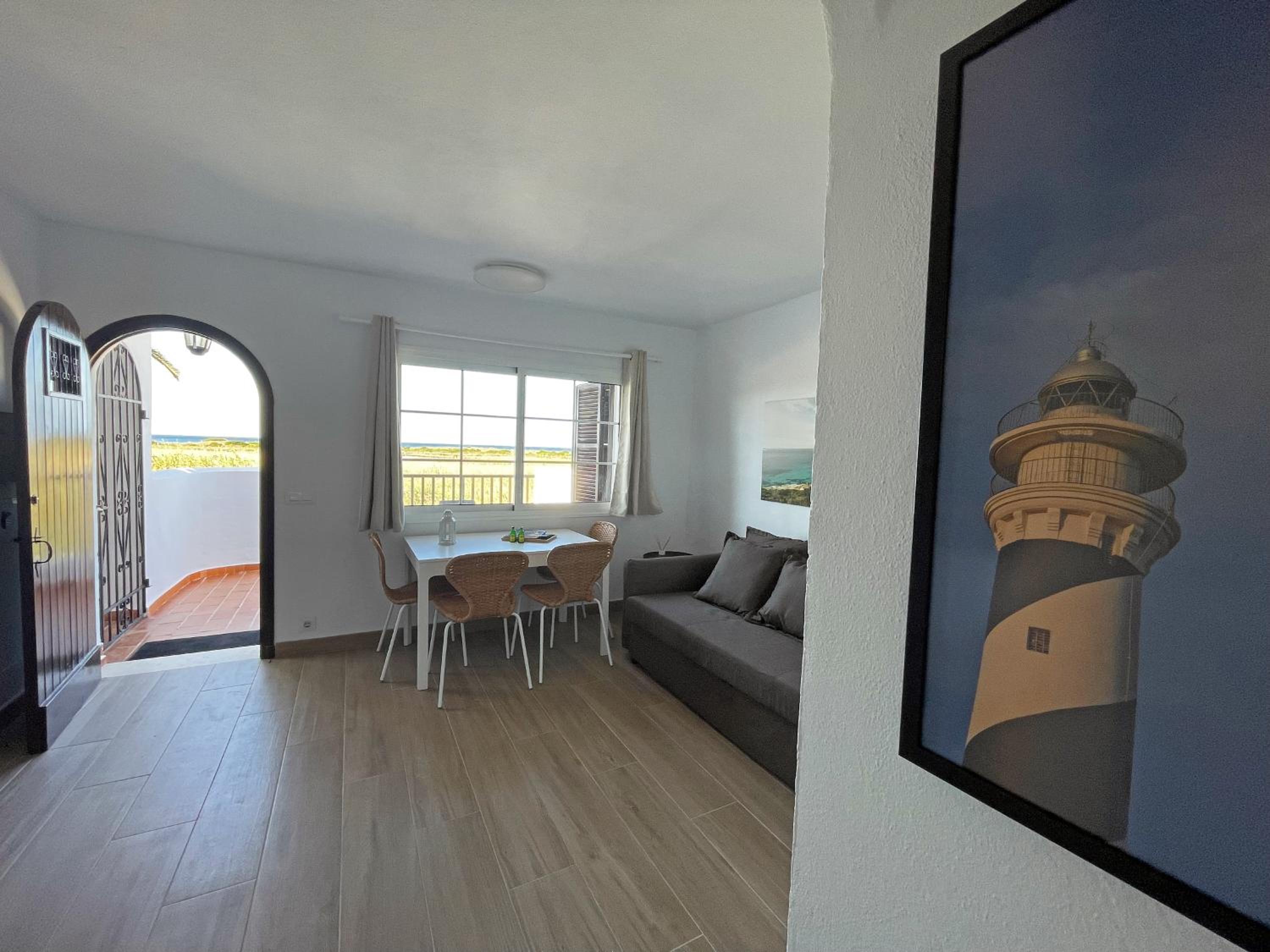 Apartamento Trini en Son Bou, frente al mar, perfecto para vacaciones view 4