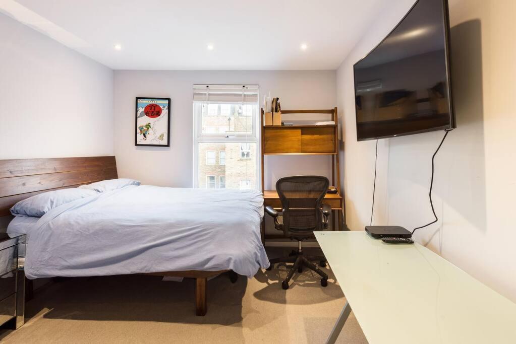 Luxurious & Modern 2 bedroom Notting Hill Townhouse