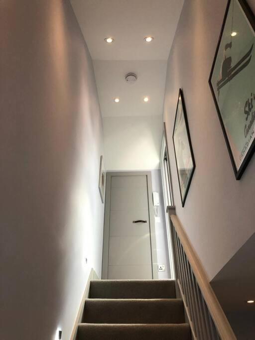 Luxurious & Modern 2 bedroom Notting Hill Townhouse
