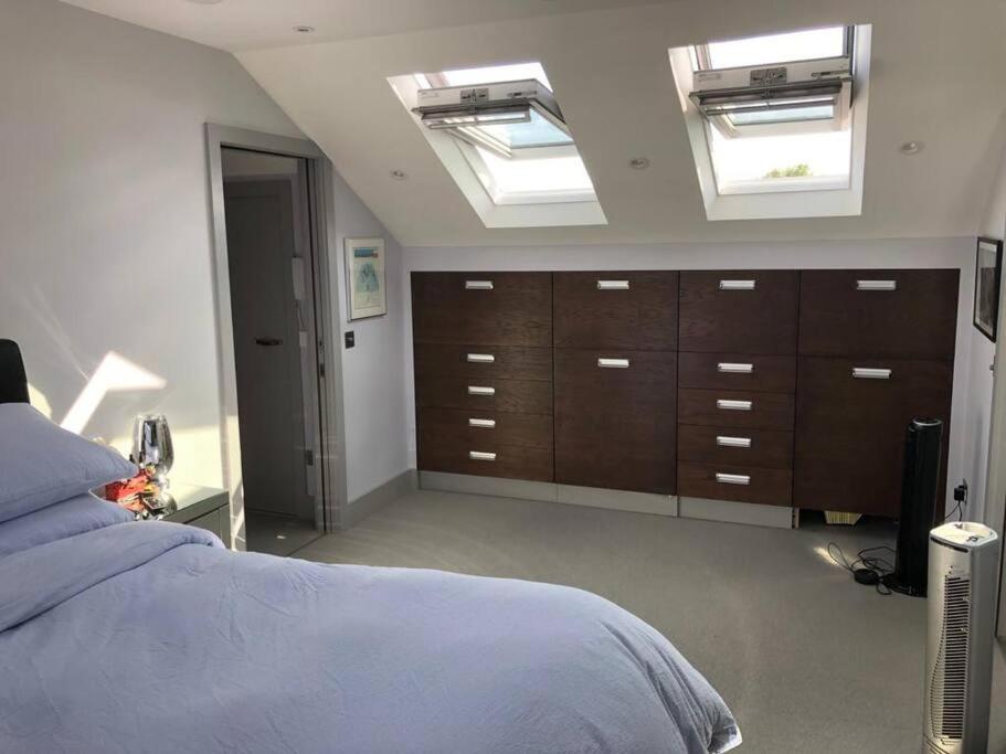 Luxurious & Modern 2 bedroom Notting Hill Townhouse