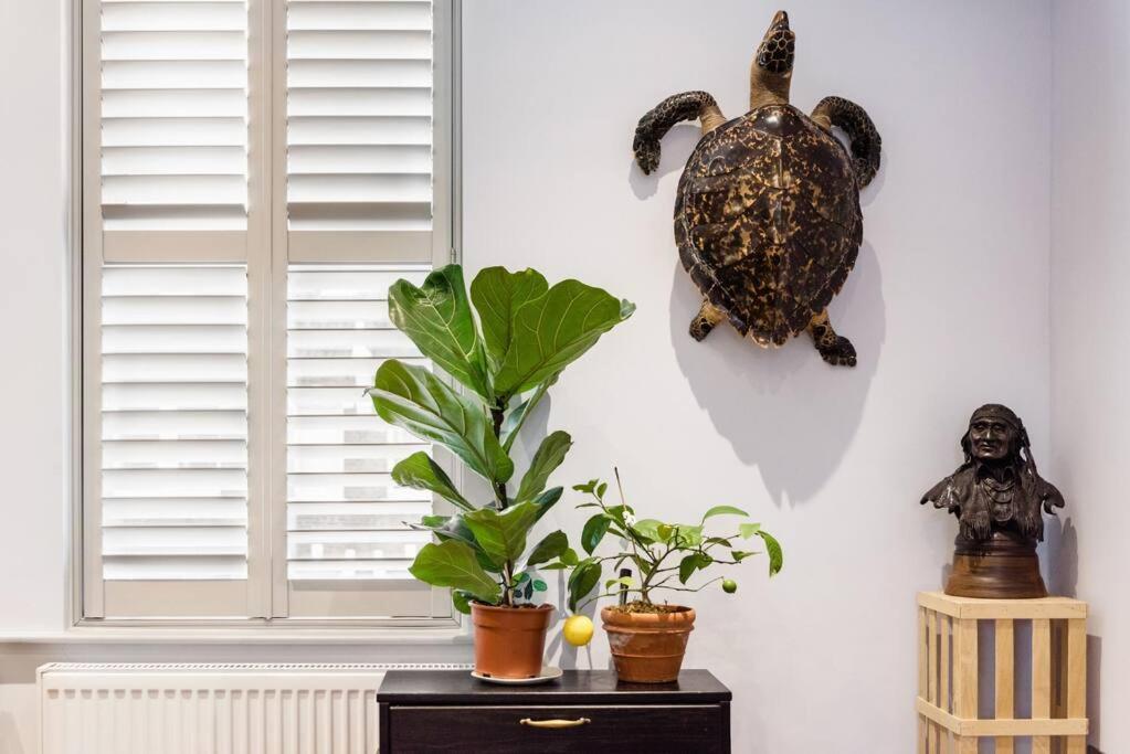Luxurious & Modern 2 bedroom Notting Hill Townhouse