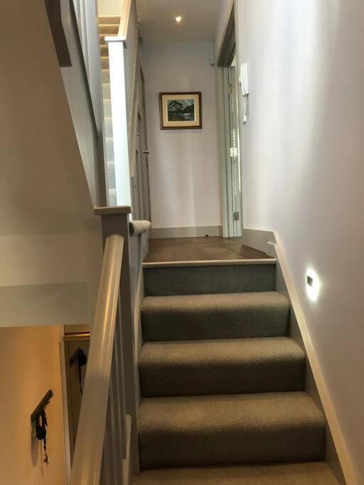 Luxurious & Modern 2 bedroom Notting Hill Townhouse