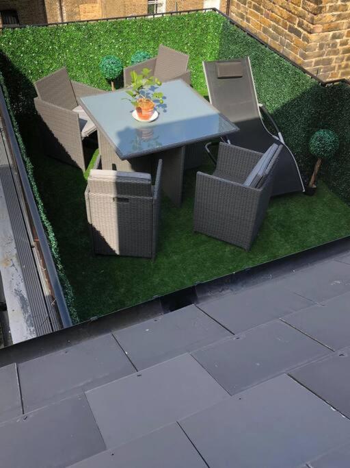 Luxurious & Modern 2 bedroom Notting Hill Townhouse