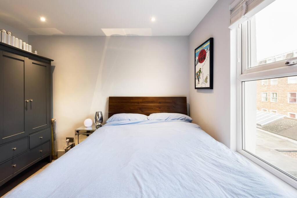 Luxurious & Modern 2 bedroom Notting Hill Townhouse