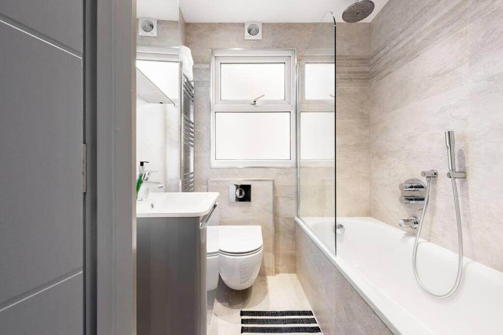 Luxurious & Modern 2 bedroom Notting Hill Townhouse