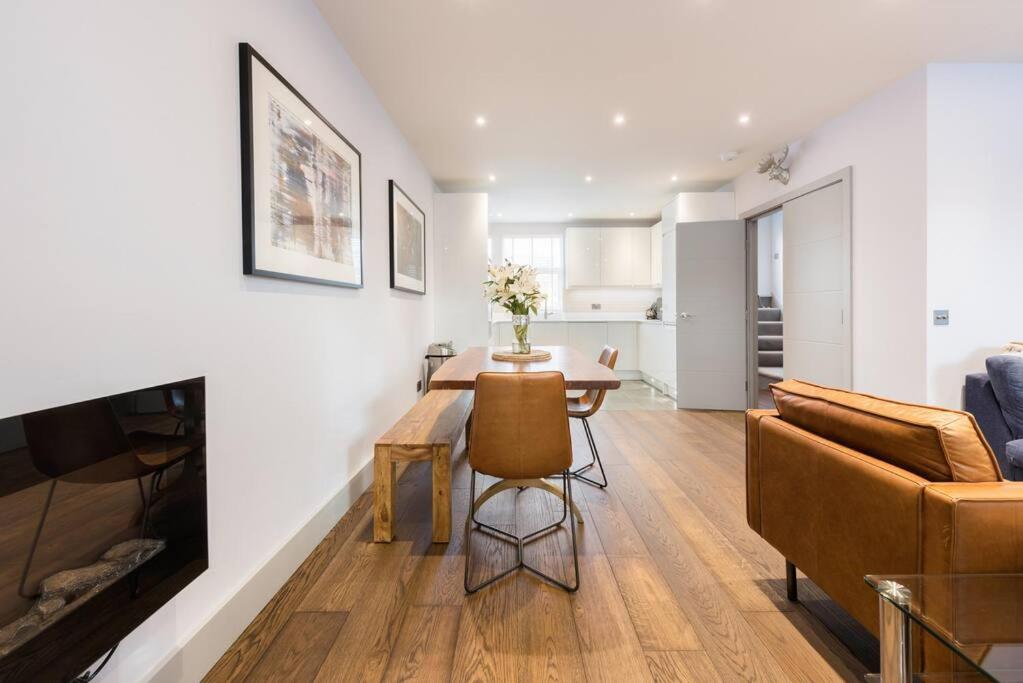 Luxurious & Modern 2 bedroom Notting Hill Townhouse