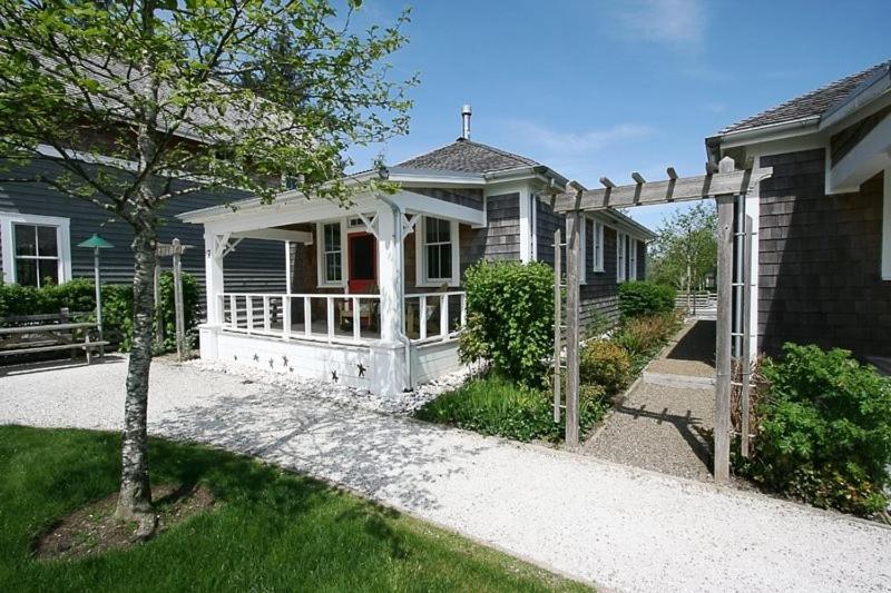 Aloha Cottage at Seabrook Hospitality view 2