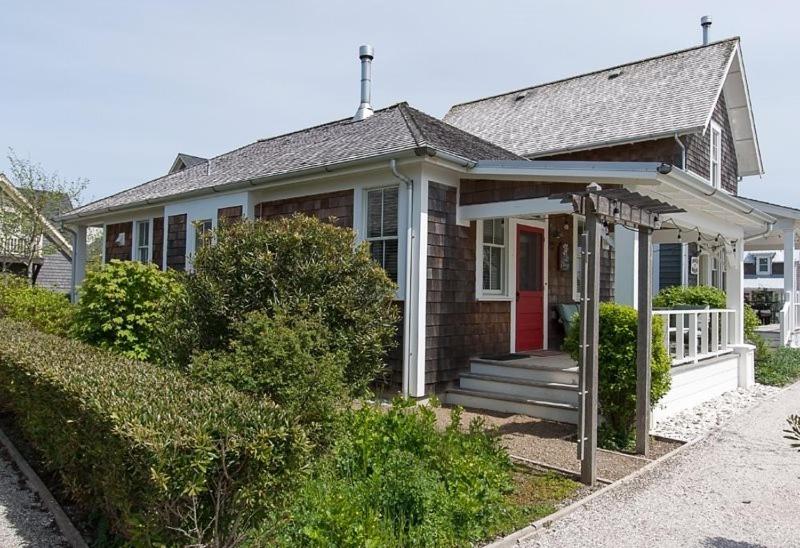 Aloha Cottage at Seabrook Hospitality view 3