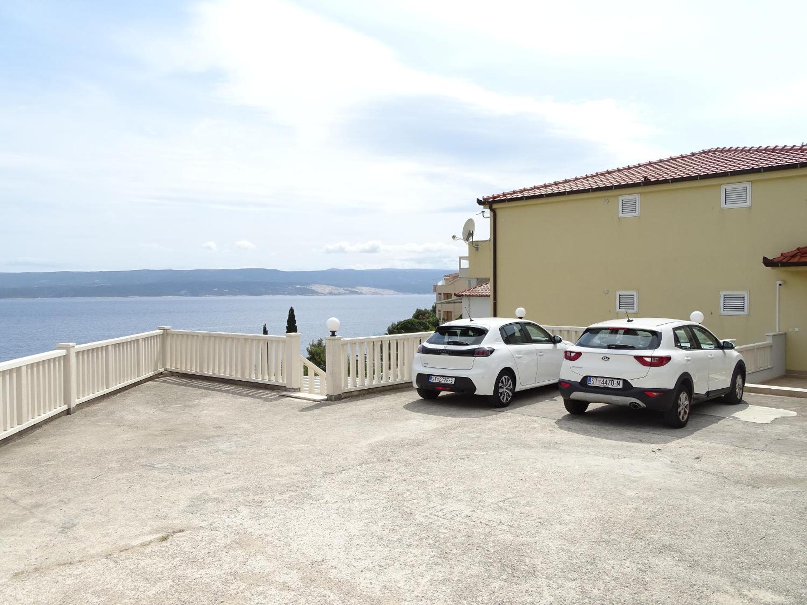 6 pax Apertment ON THE BEACH with Terrace, Sea view, Garden, Parking ensured, first floor view 5