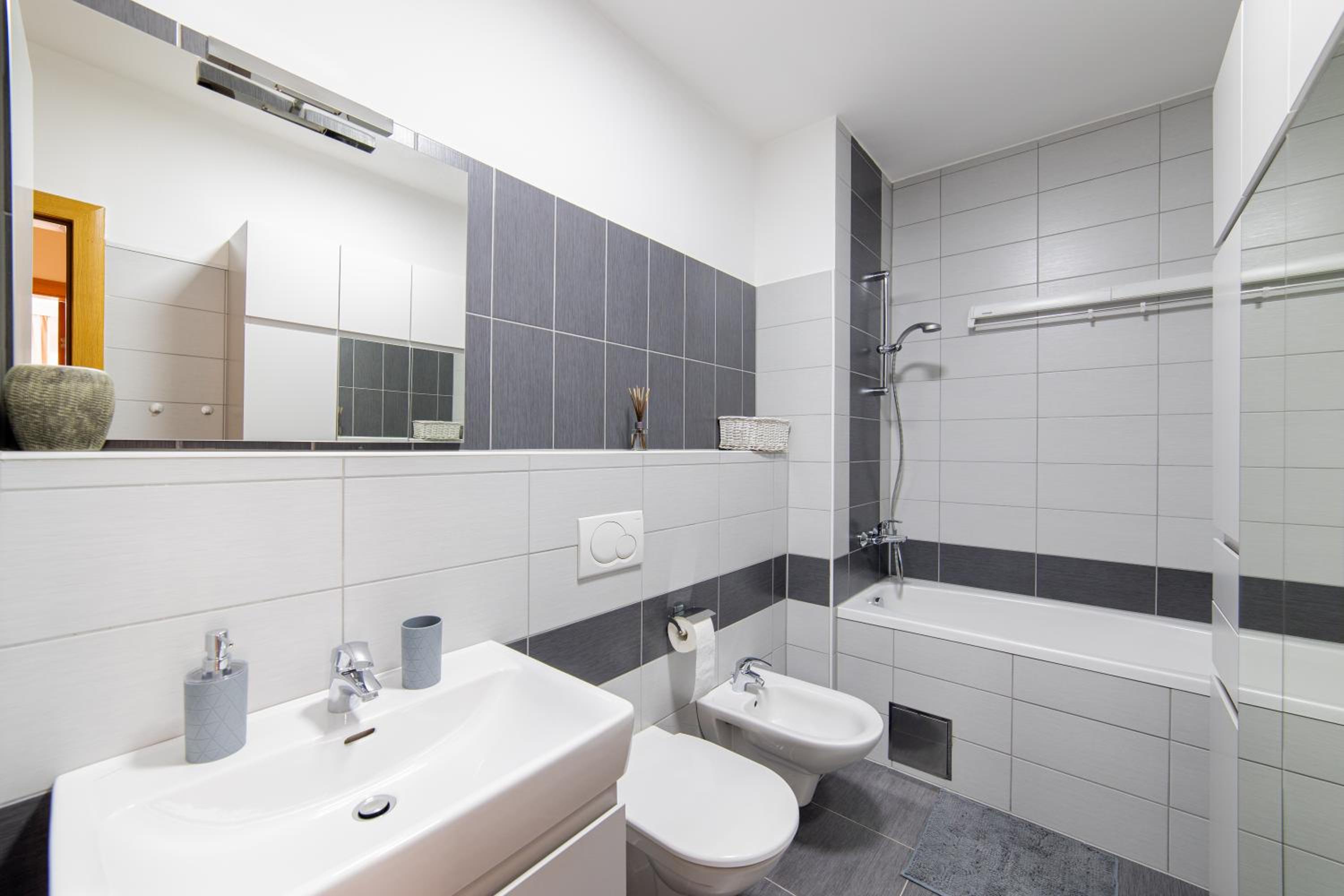 Skenderpasina Skyline 2-bedroom apartment with balcony