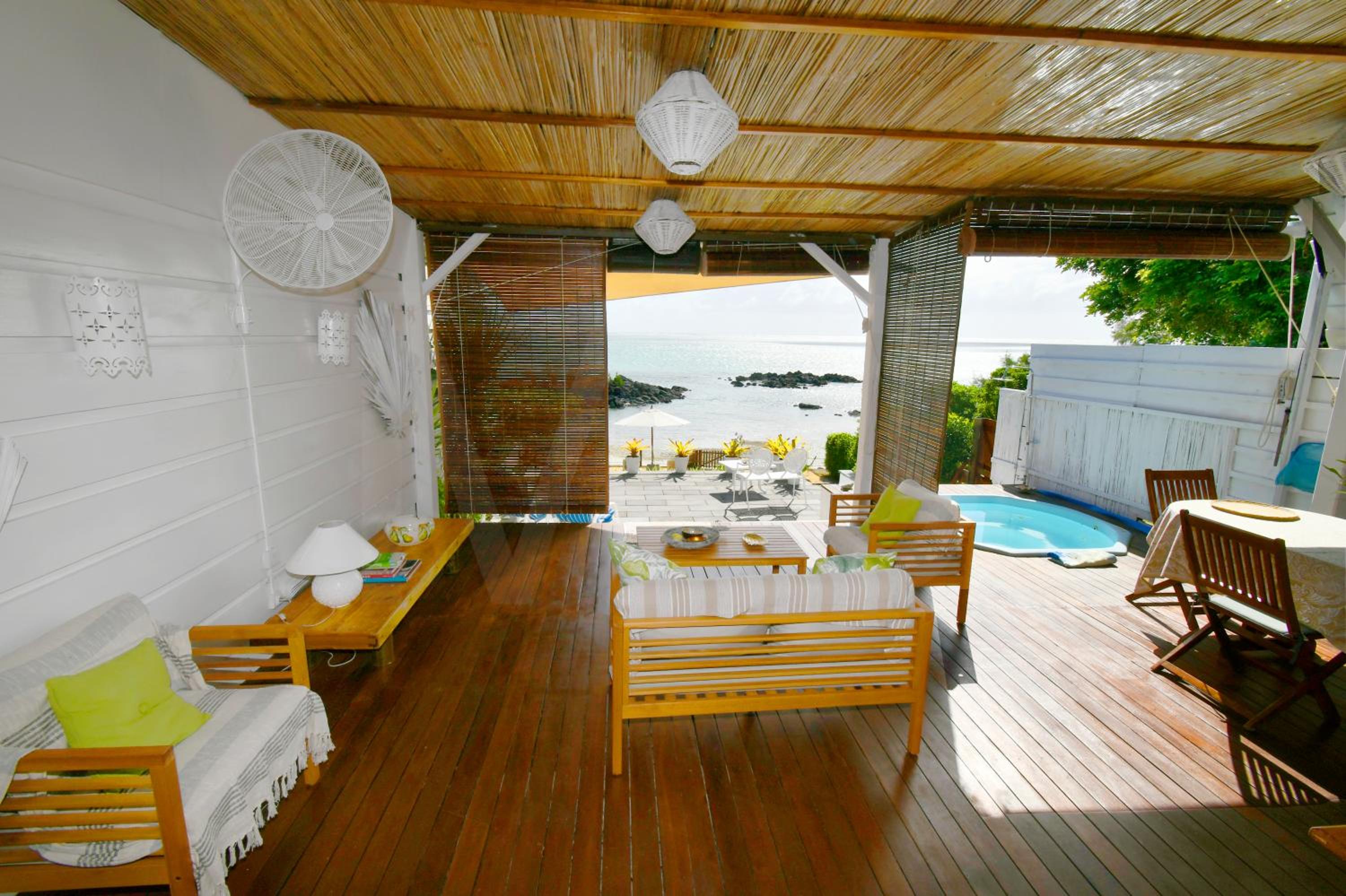Meerena Cheerful Beachfront Cottage with Jacuzzi photo 4