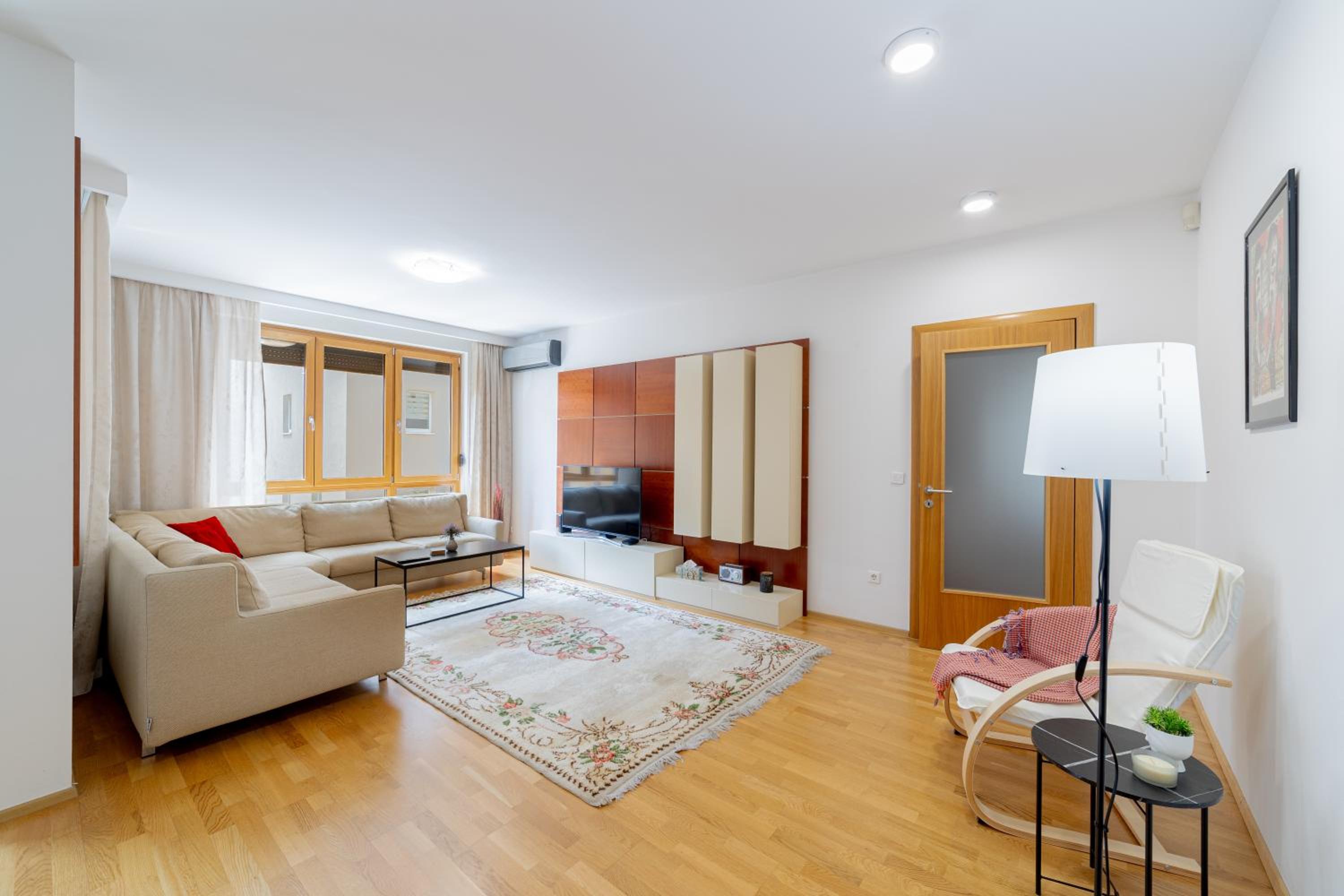 Skenderpasina Skyline 2-bedroom apartment with balcony