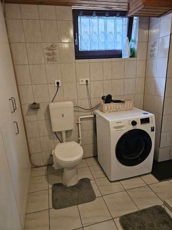 4 Sterne Souterrain Apartment Alt-Mariendorf