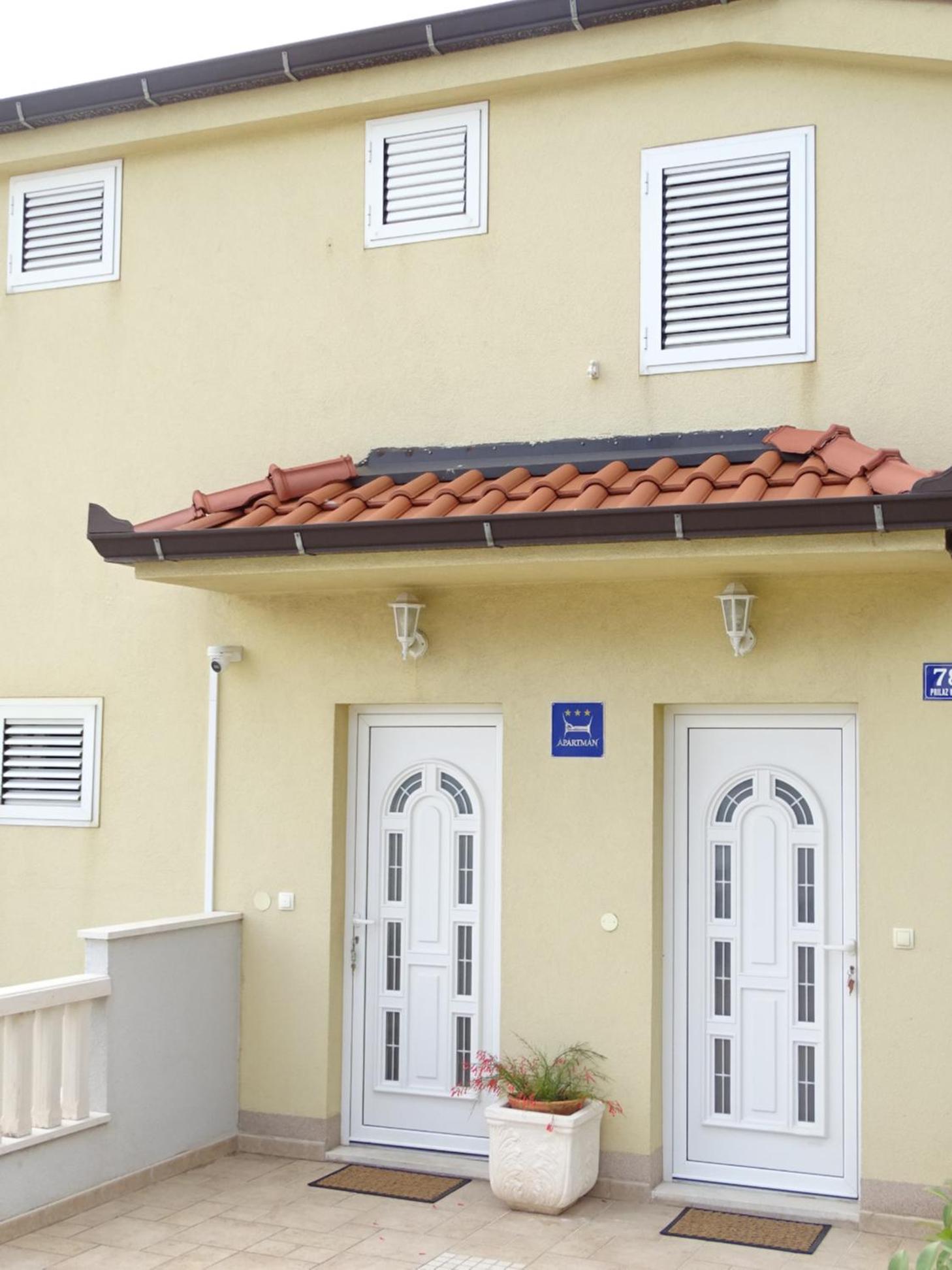 6-pax Apartment ON THE BEACH - TOP Floor, Great sea view, Parking ensured view 2