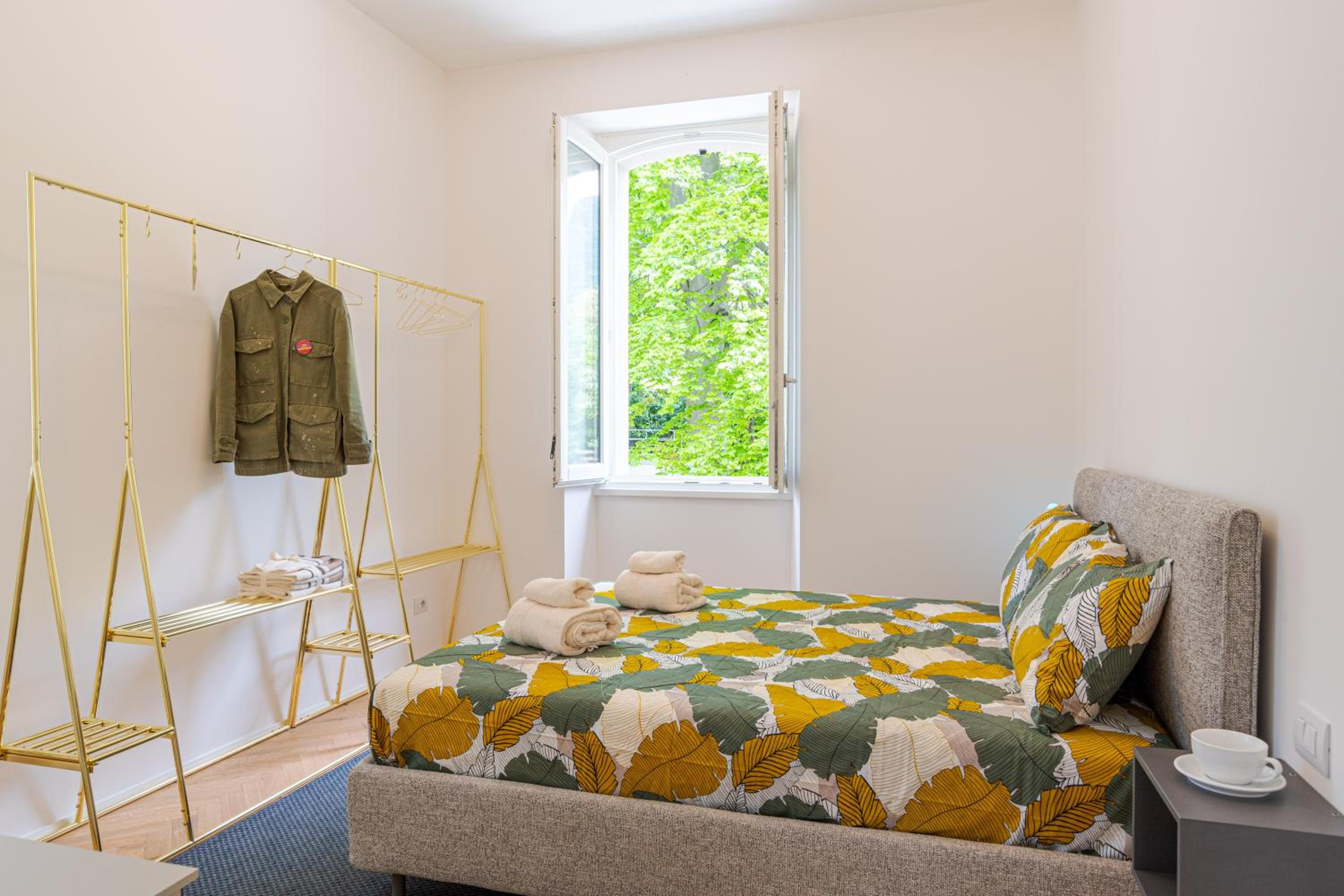 GuestHost - Lakeview Apt with Pool, Garden & Parking view 5