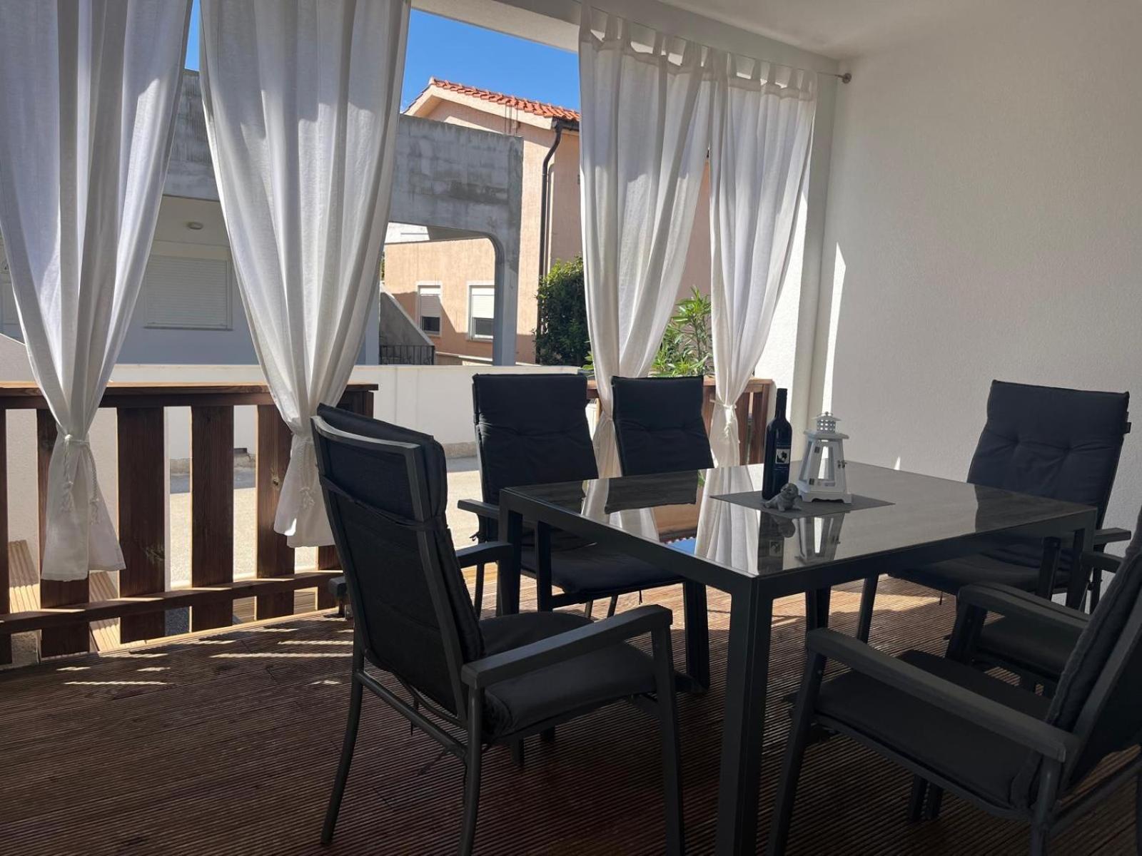 Sinisa Apartman Vir