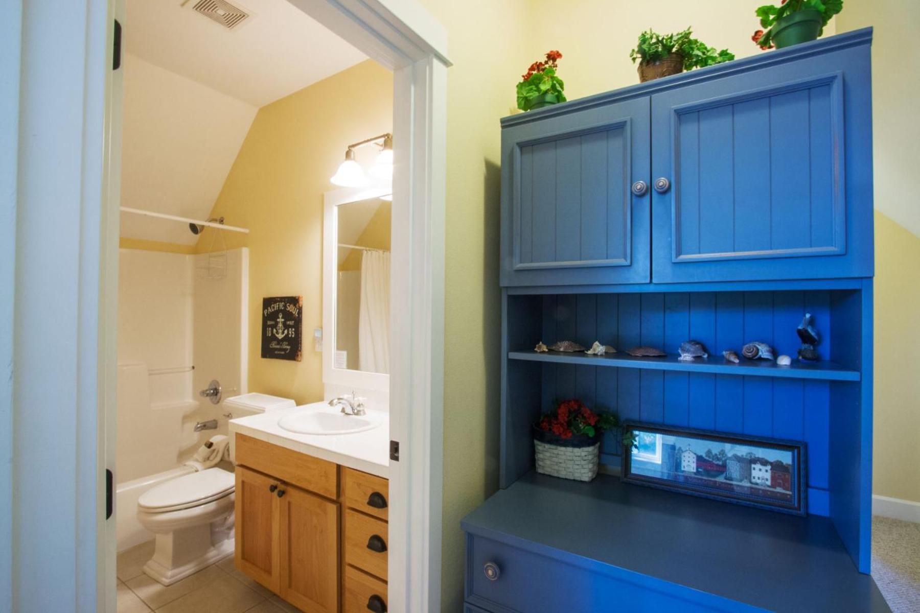 Clamdigger Cottage by Seabrook Hospitality