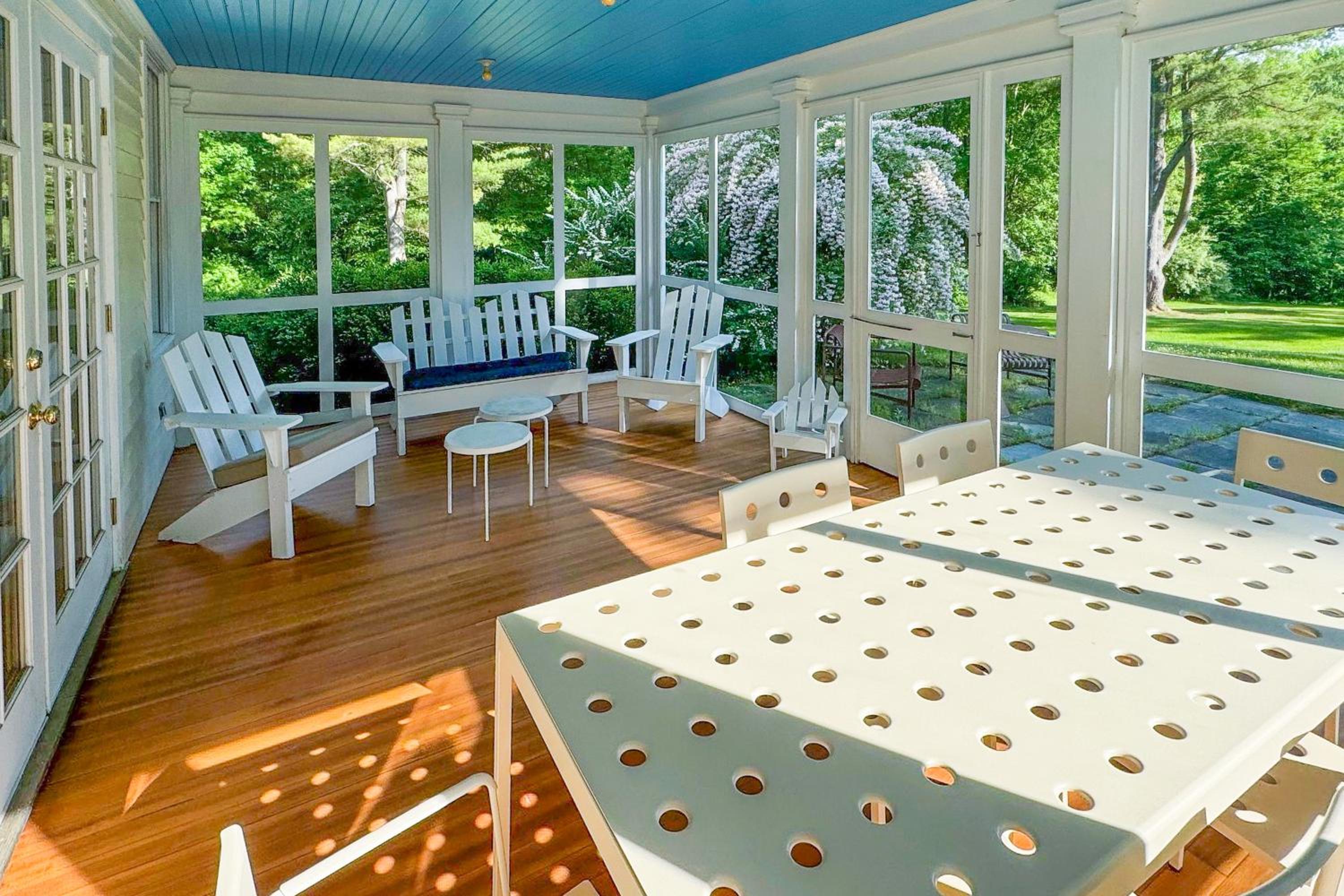 Close to Copake Lake! 4-Season Escape with Sauna