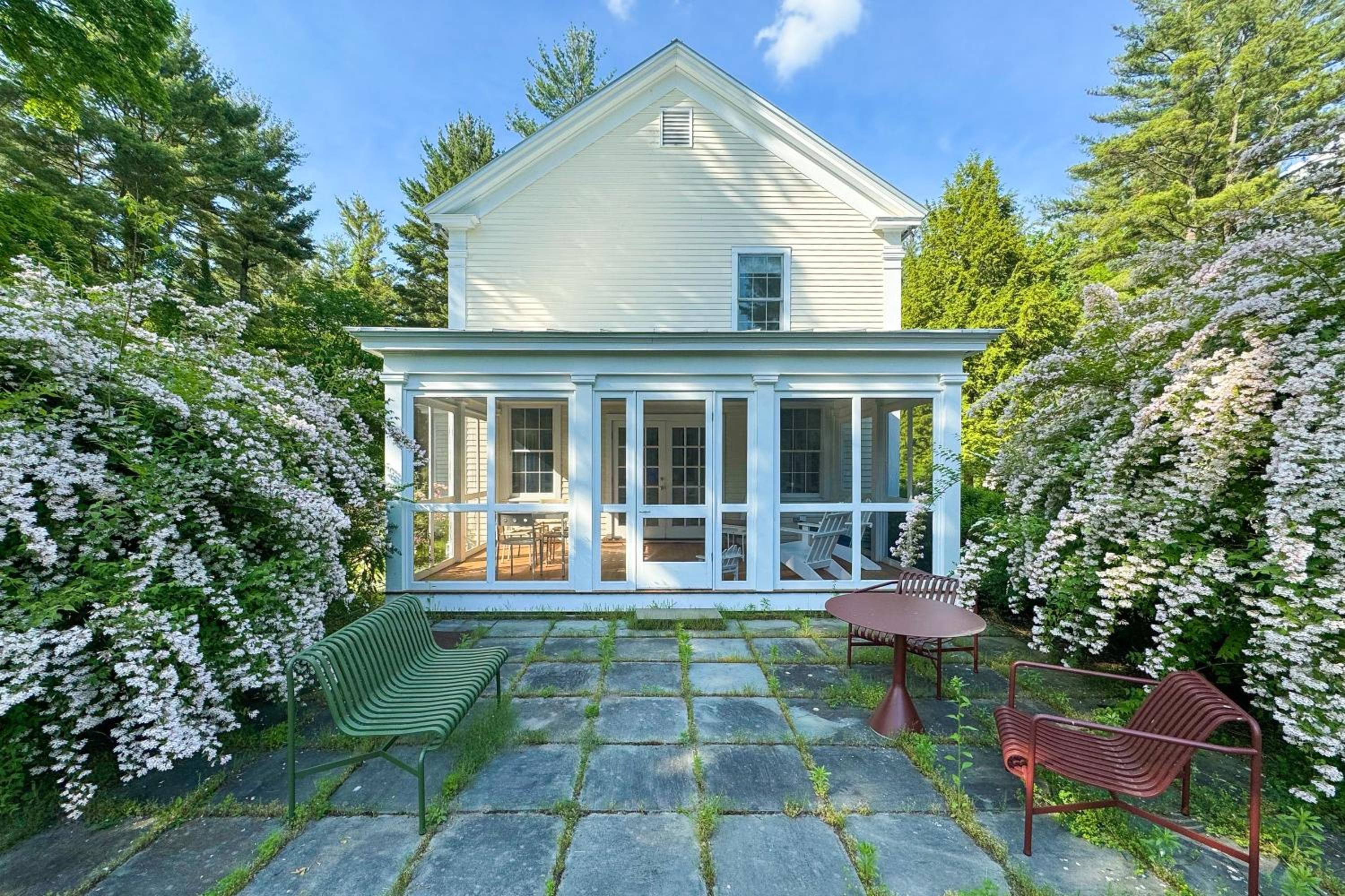 Close to Copake Lake! 4-Season Escape with Sauna