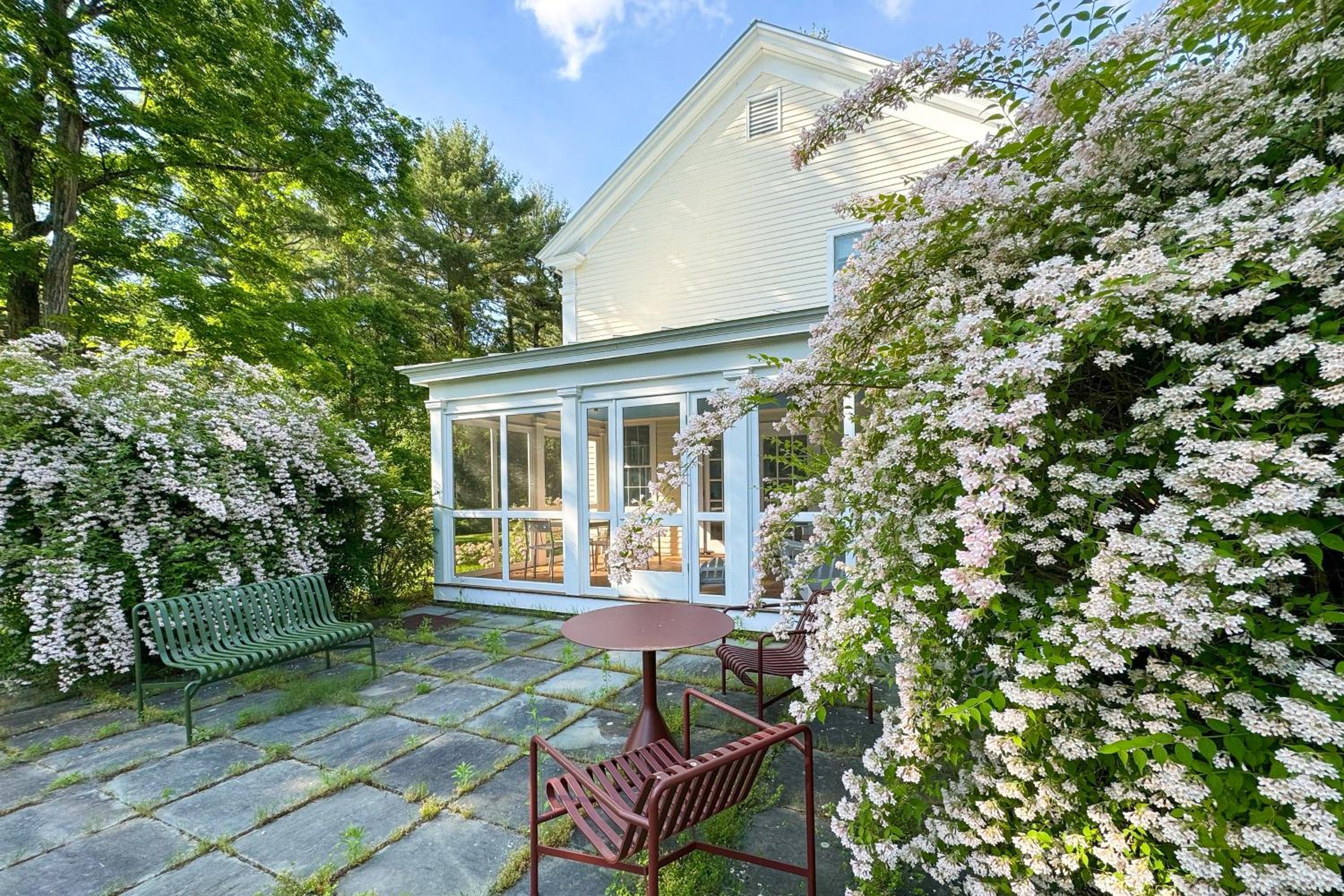 Close to Copake Lake! 4-Season Escape with Sauna