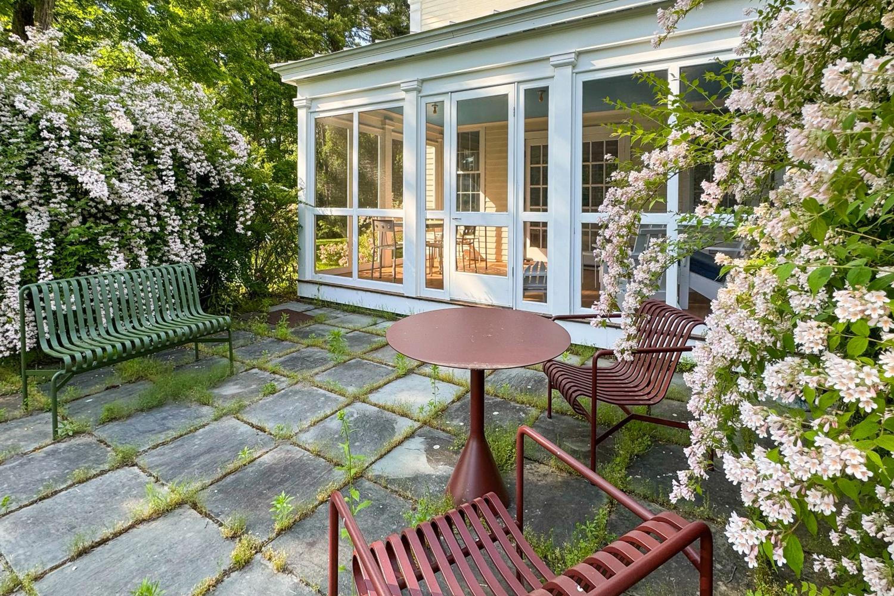 Close to Copake Lake! 4-Season Escape with Sauna