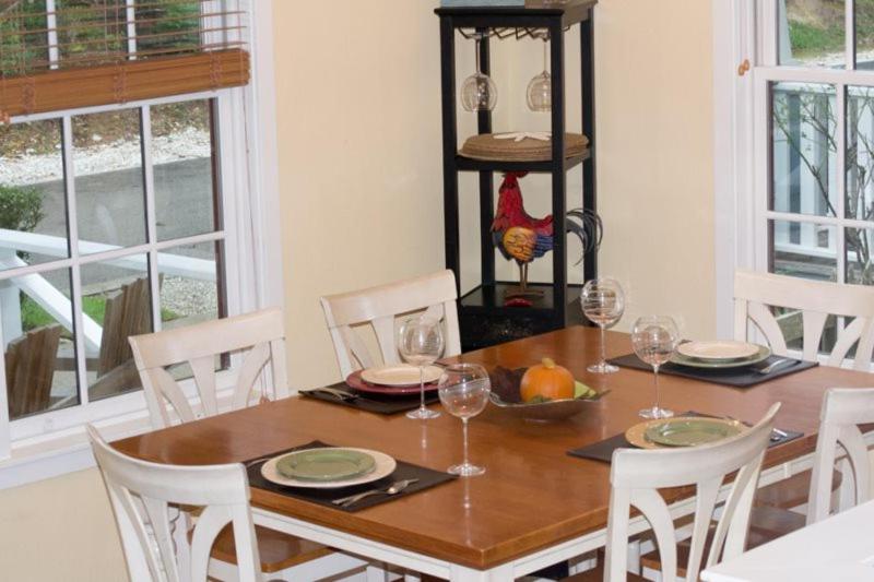 Clamdigger Cottage by Seabrook Hospitality