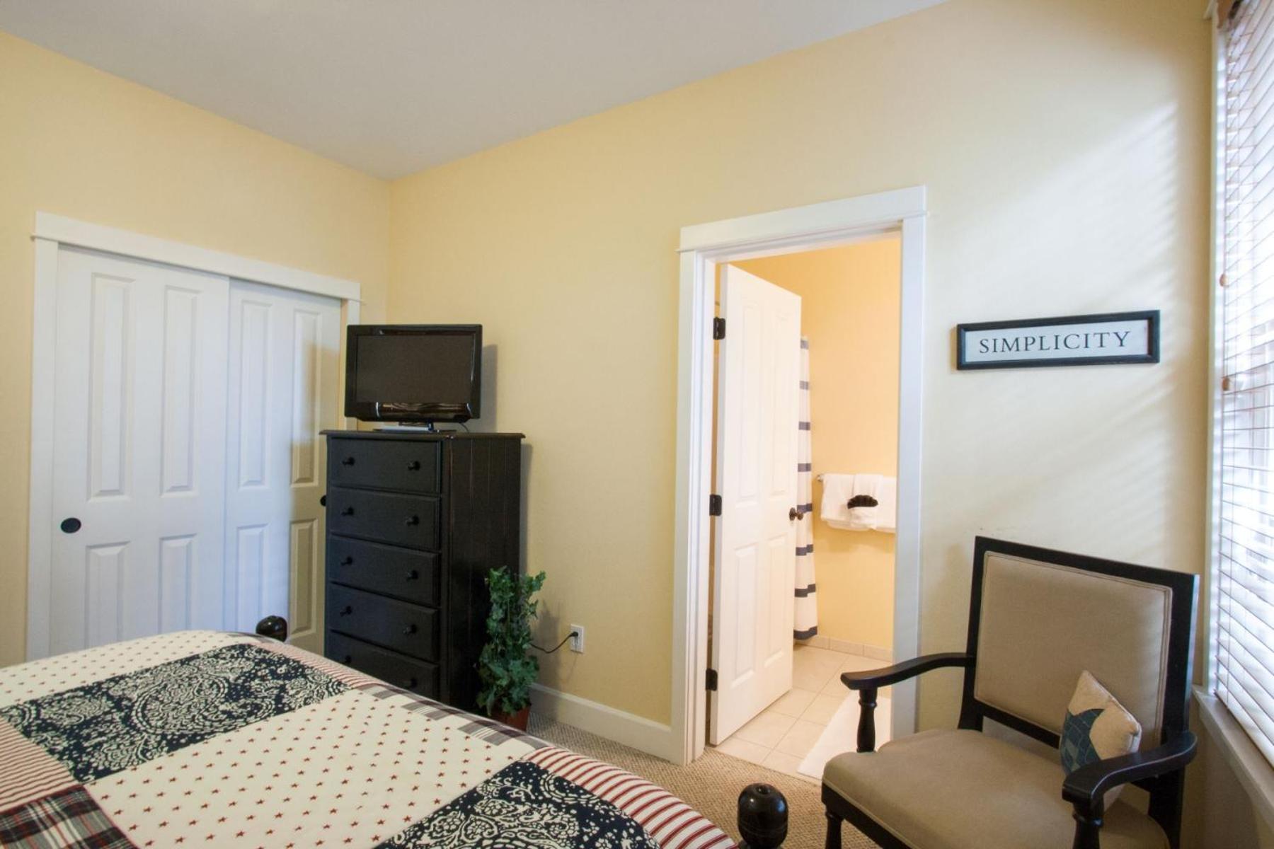 Clamdigger Cottage by Seabrook Hospitality