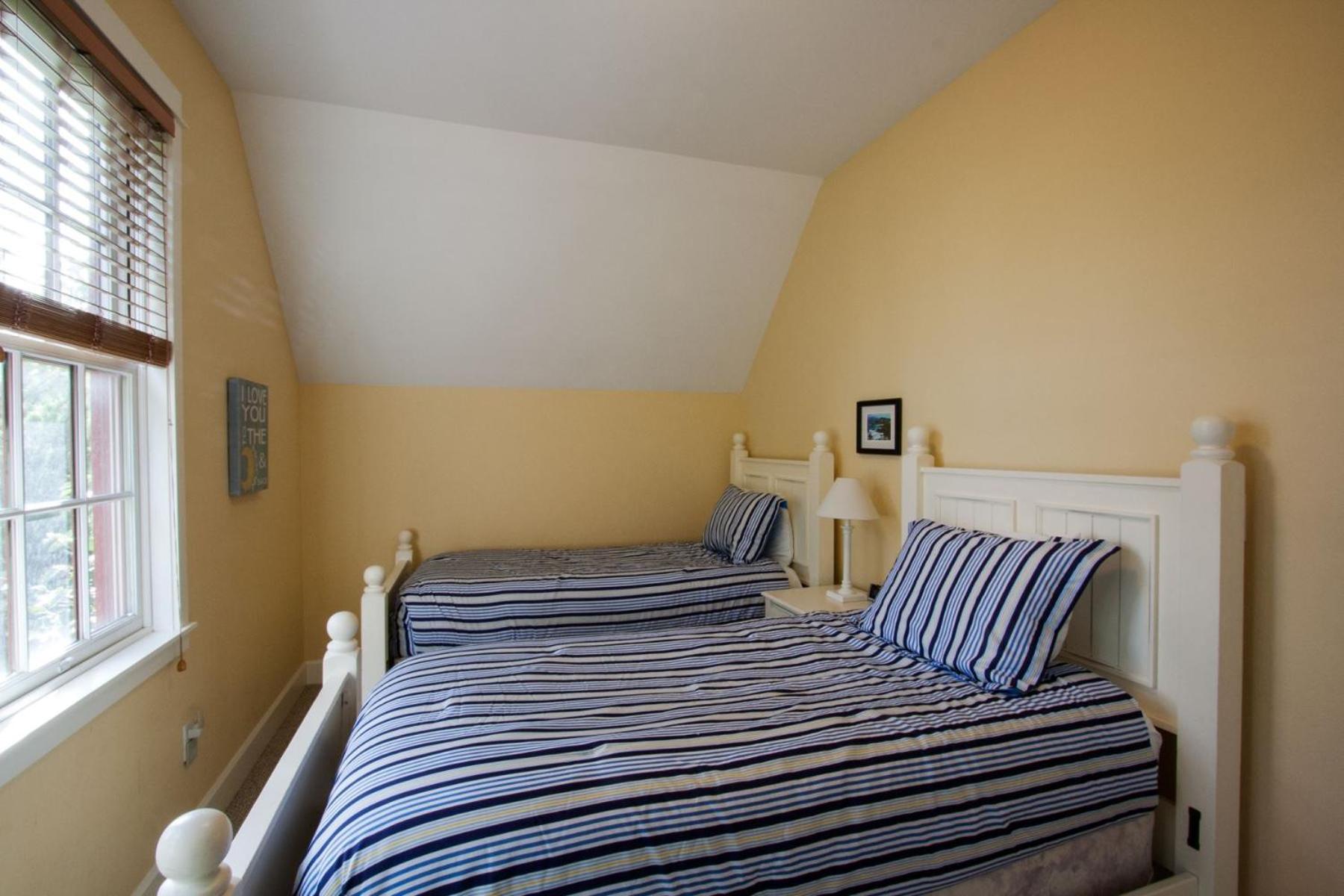 Clamdigger Cottage by Seabrook Hospitality