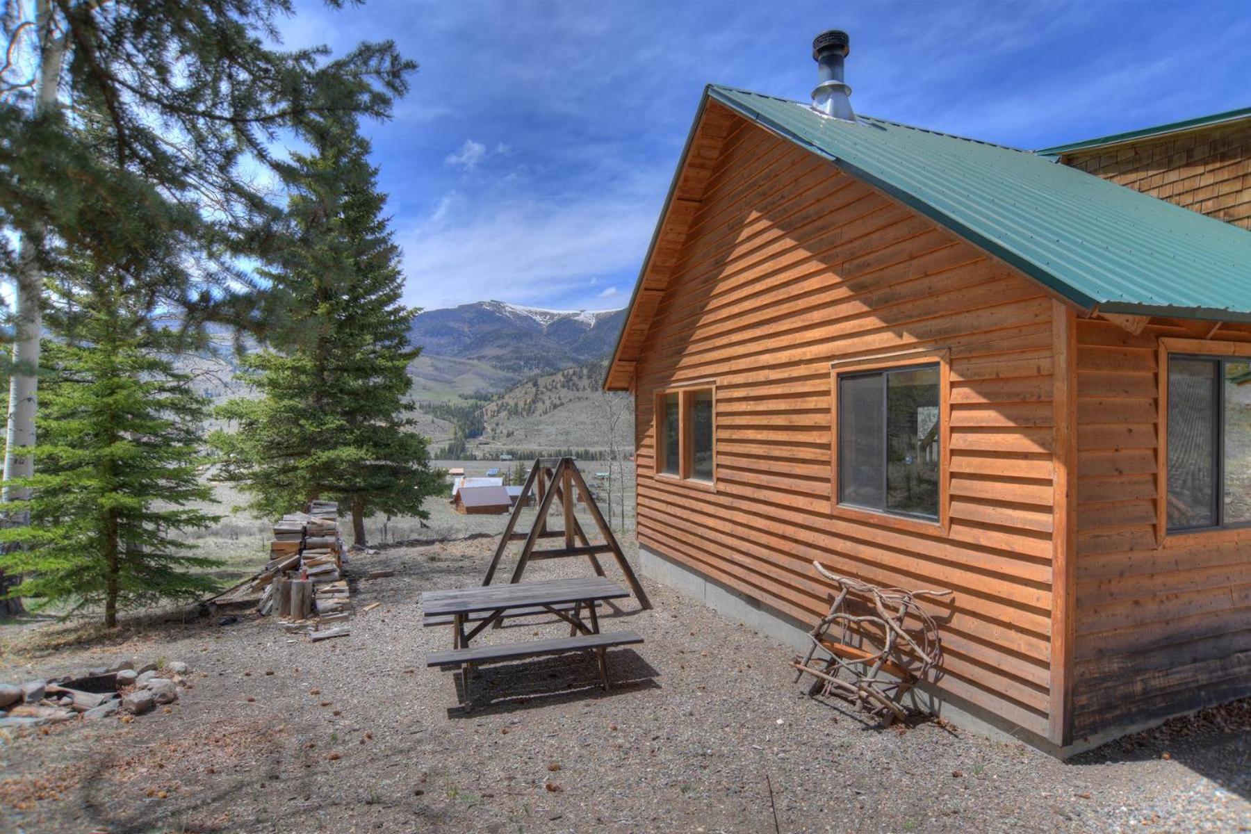Secluded Mountain Getaway view 3