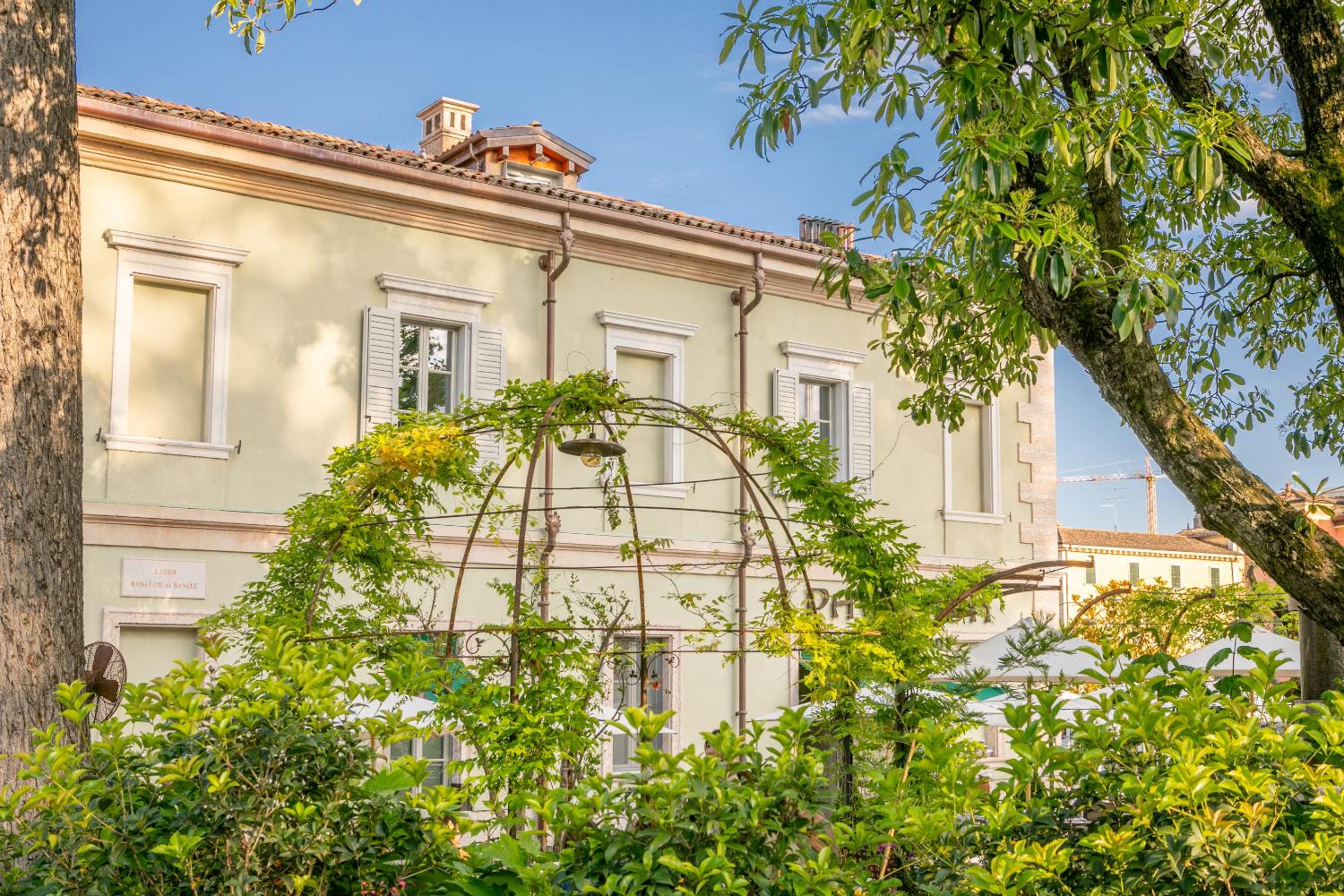 Hotel Luxury Apartment Peschiera - Image 1