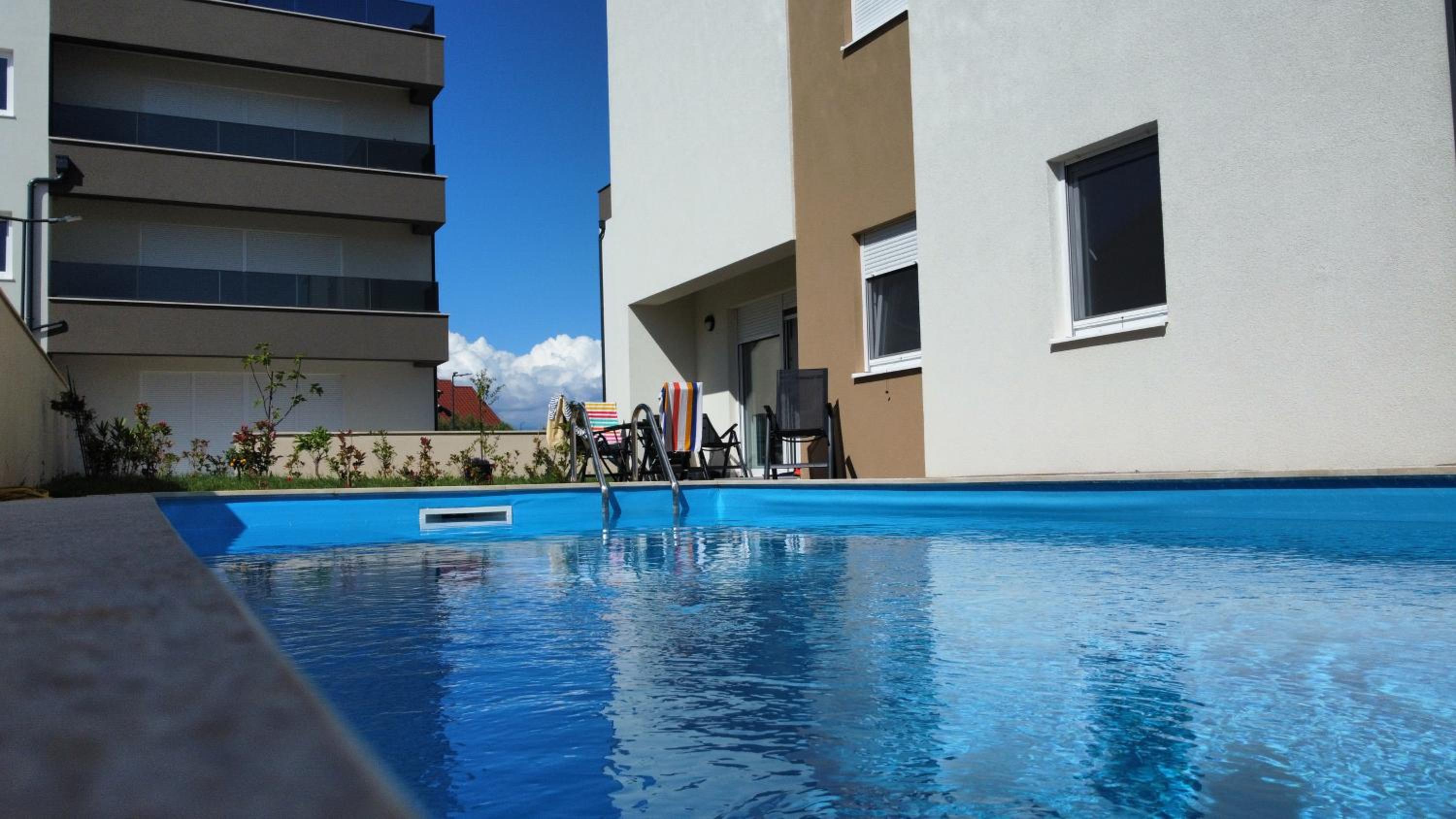 Apartment Relex with pool & Jacuzzi view 2